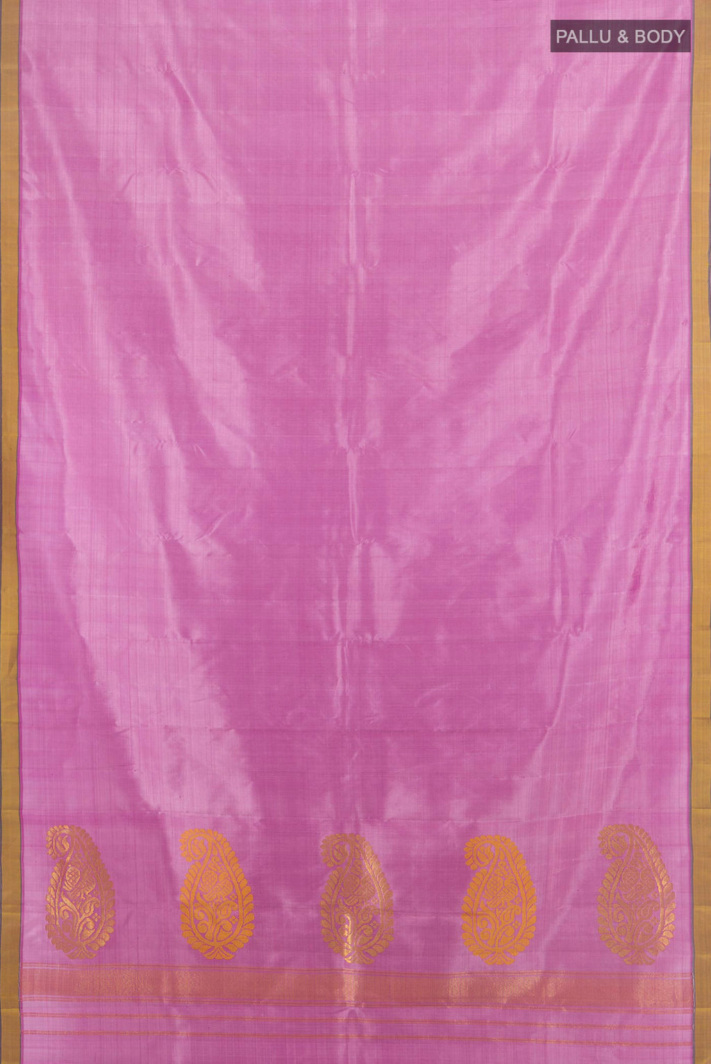 Flat view of Pure Silk Rose pink Kanchipuram Saree with Plain Body and Thread Border. 