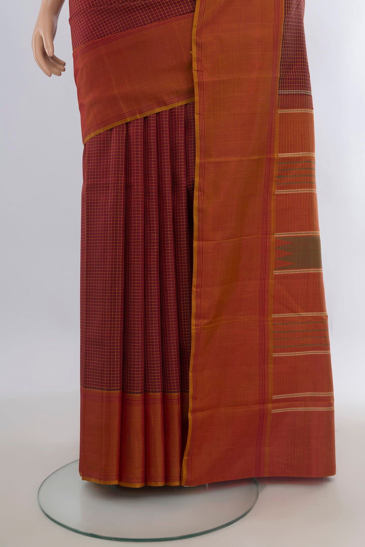 Pleats and pallu of Pure Silk Maroon Kanchipuram Saree with Checked design on the body and Plain Border. 