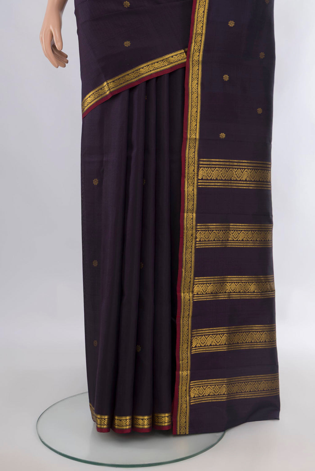 Pleats and pallu of Pure Silk Navy Blue Kanchipuram Saree with Zari Butta on the body and Zari Border. 