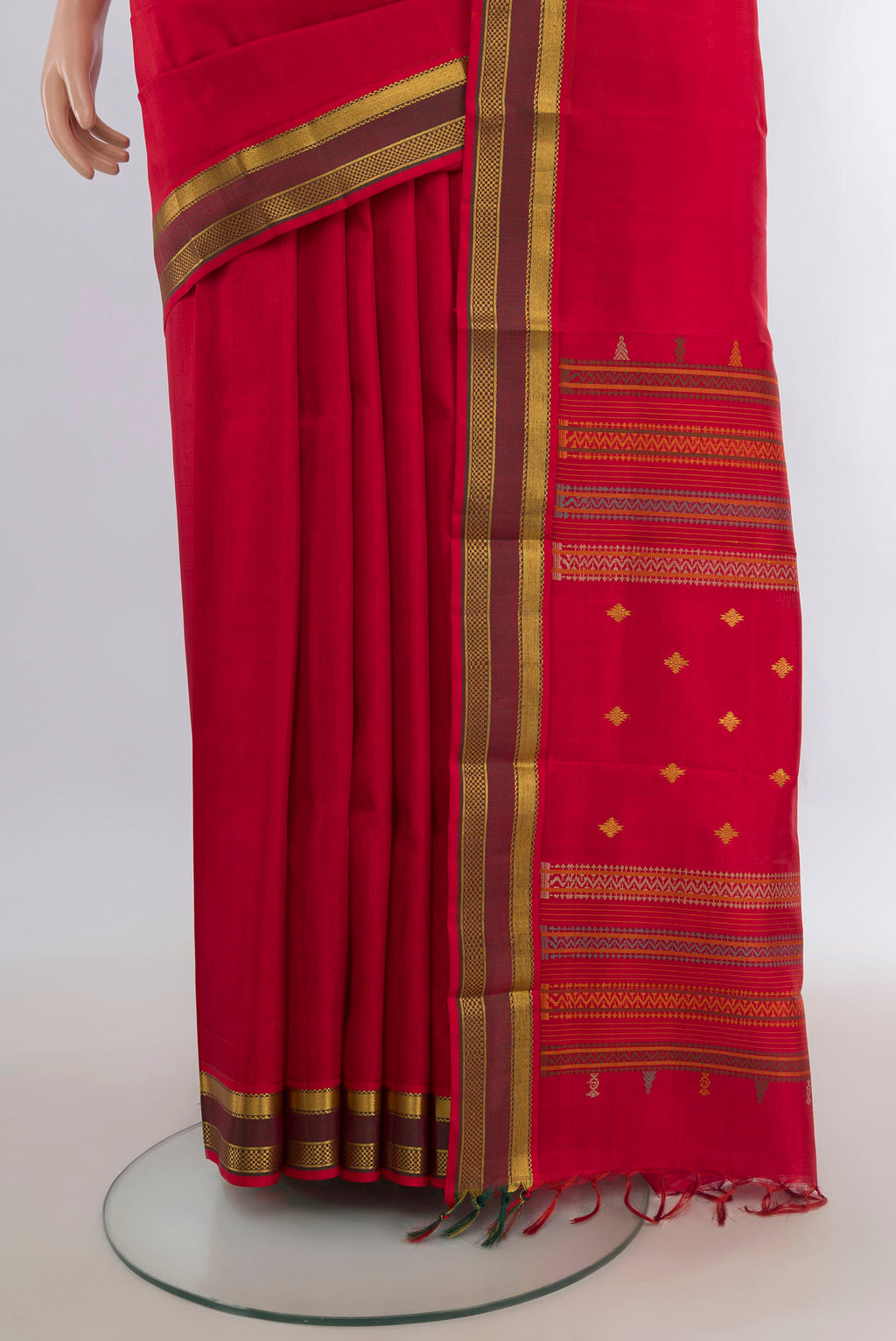 Pleats and pallu of Pure Silk Red Kanchipuram Saree with Plain Body and Zari Border. 
