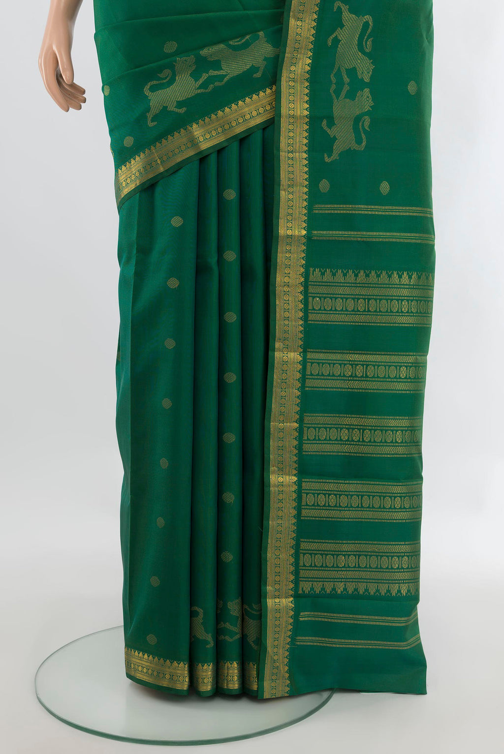 Pleats and pallu of Pure Silk Green Kanjivaram Saree with Zari Butta on the body and Zari Border. 