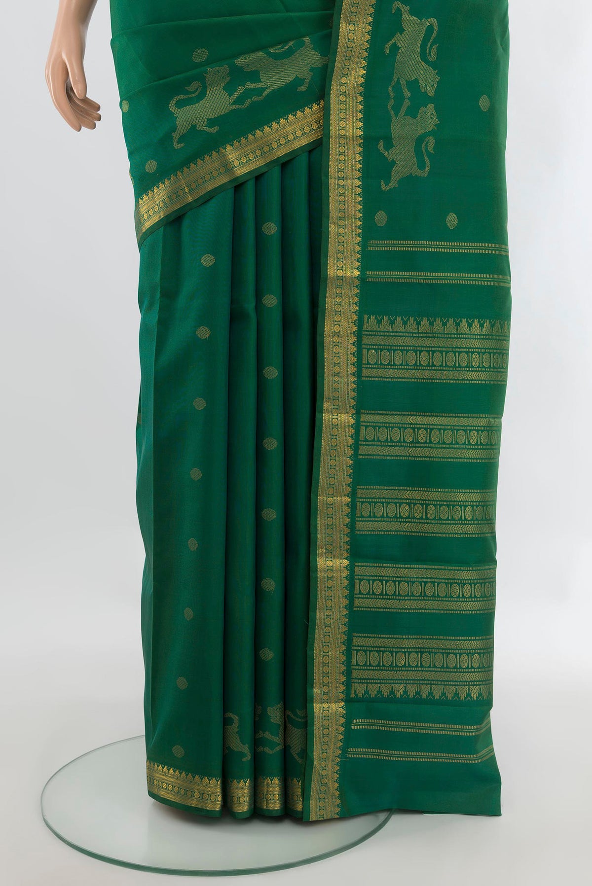 Pleats and pallu of Pure Silk Green Kanjivaram Saree with Zari Butta on the body and Zari Border. 