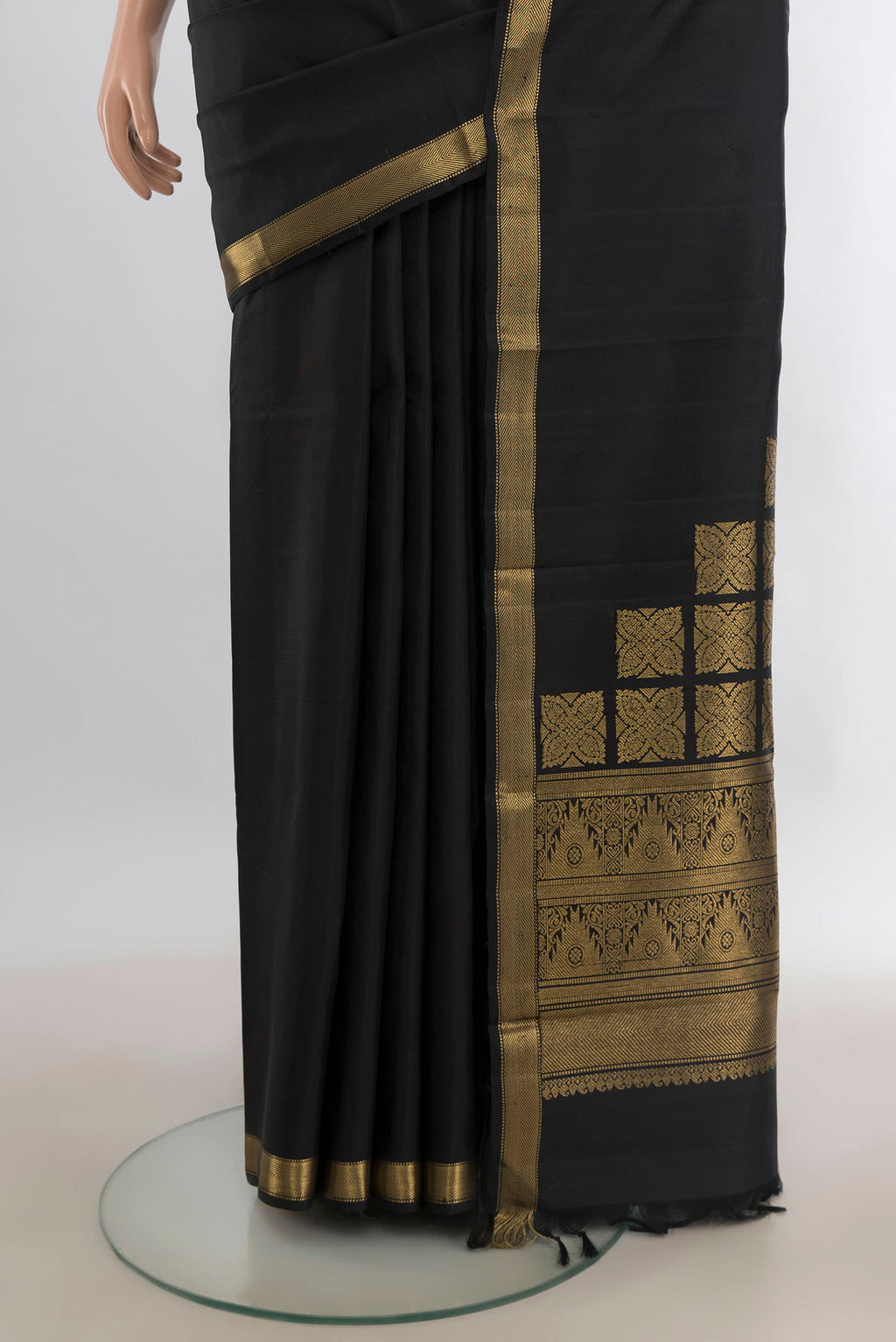 Pleats and pallu of Pure Silk Black Kanjivaram Saree with Plain Body and Zari Border. 