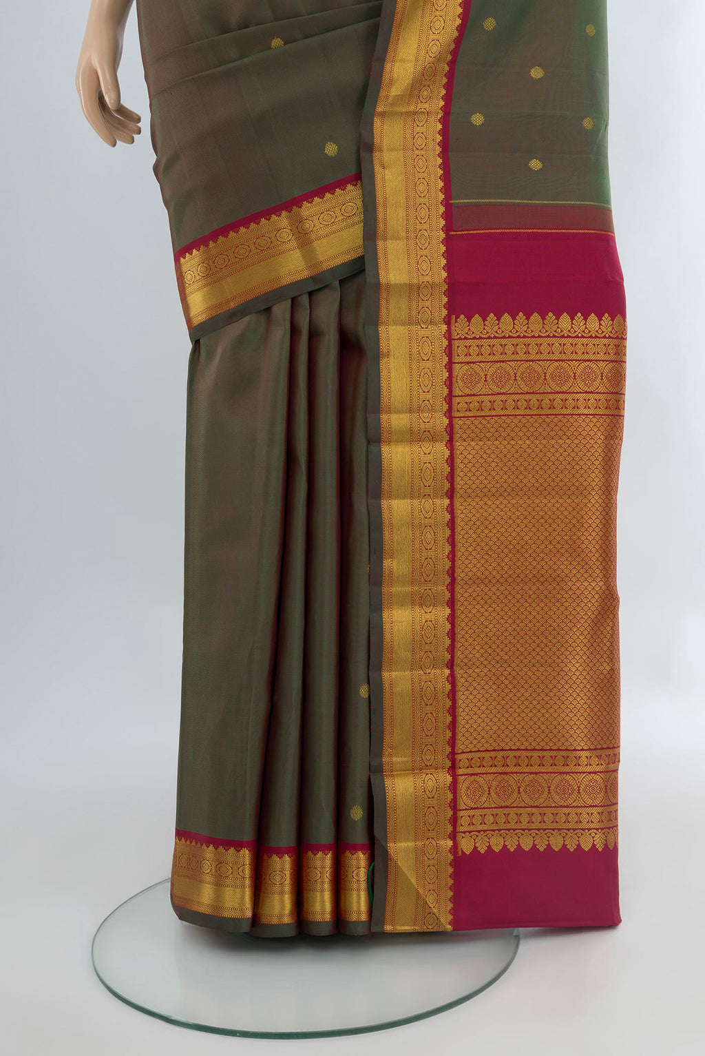 Pleats and pallu of Mehandi Green Dual Tone Kanchipuram Silk Saree with Zari Butta on the body and Zari Border. 