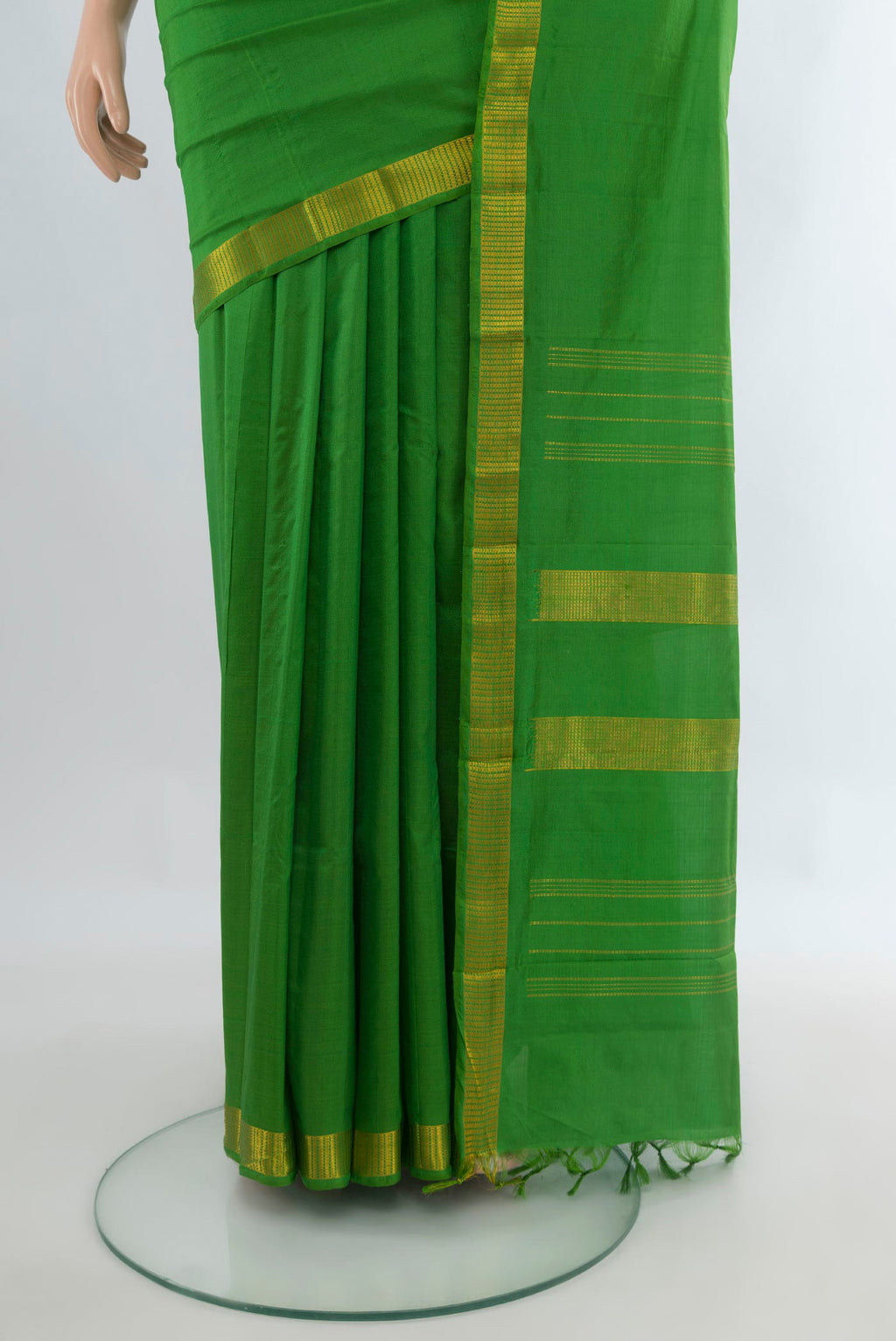 Pleats and pallu of Pure Silk Green Kanjivaram Saree with Plain Body and Zari Border. 