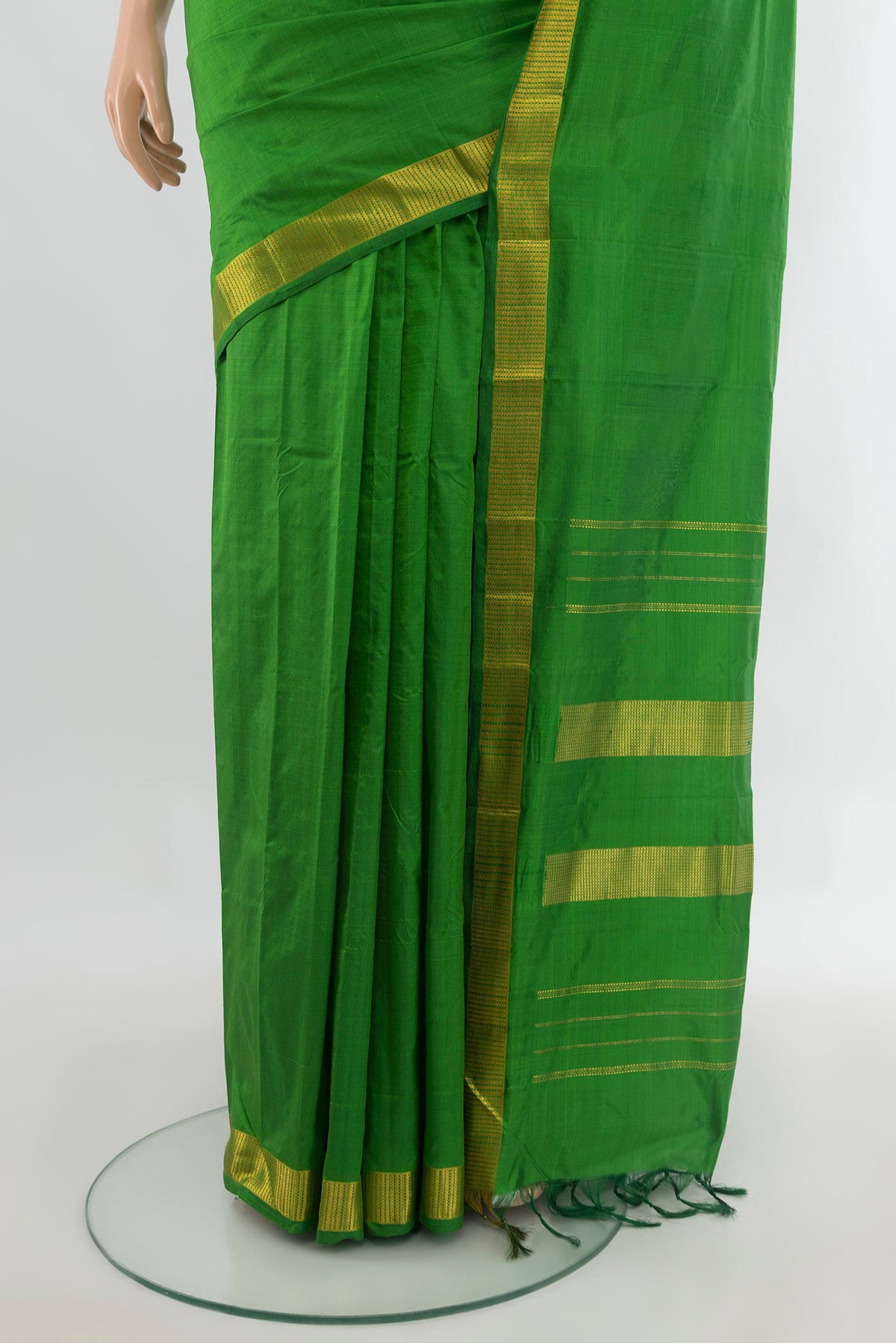 Pleats and pallu of Pure Silk Green Kanjivaram Saree with Plain Body and Zari Border. 