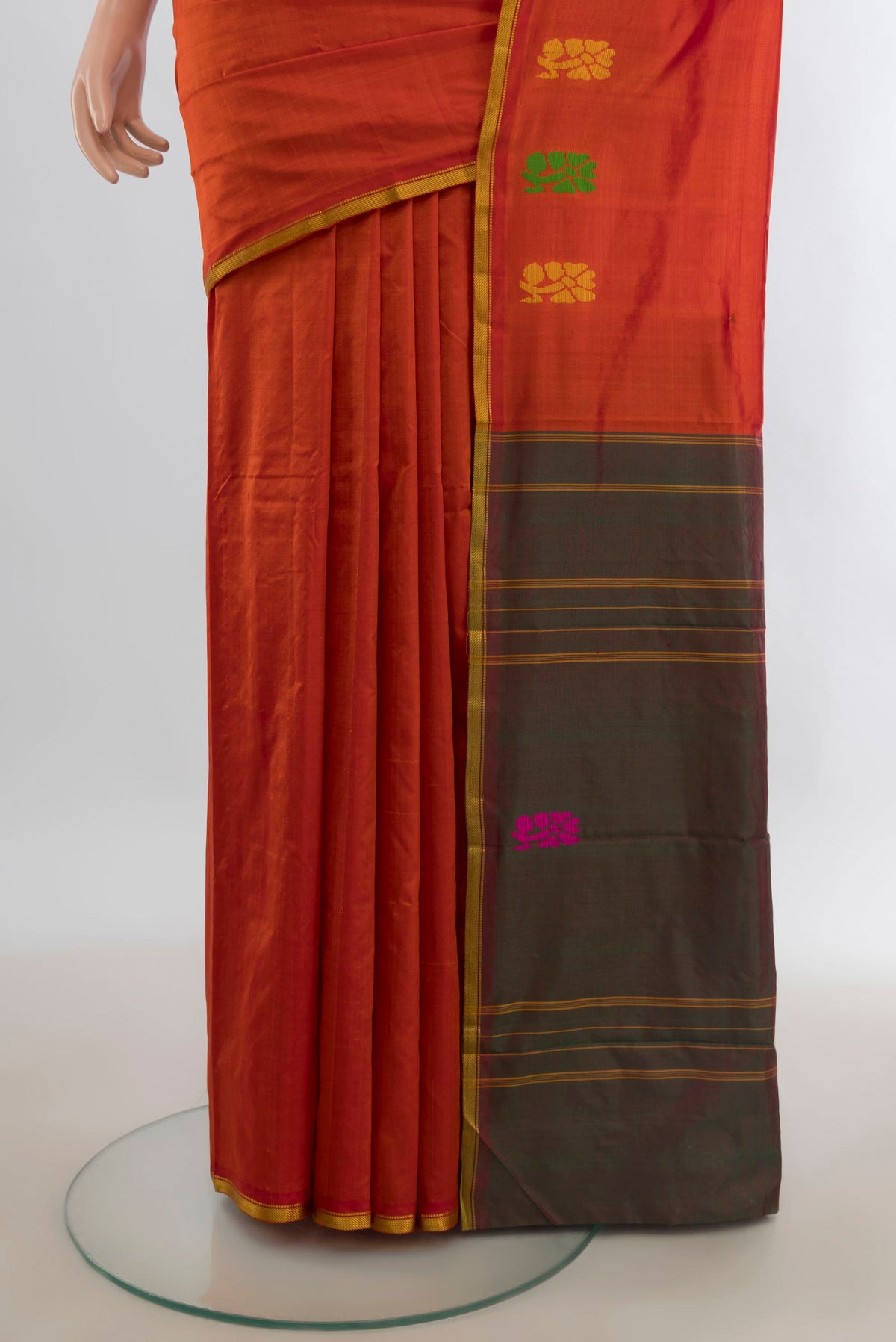 Pleats and pallu of Pure Silk Orange Kanchipuram Saree with Plain Body and Thread Border. 
