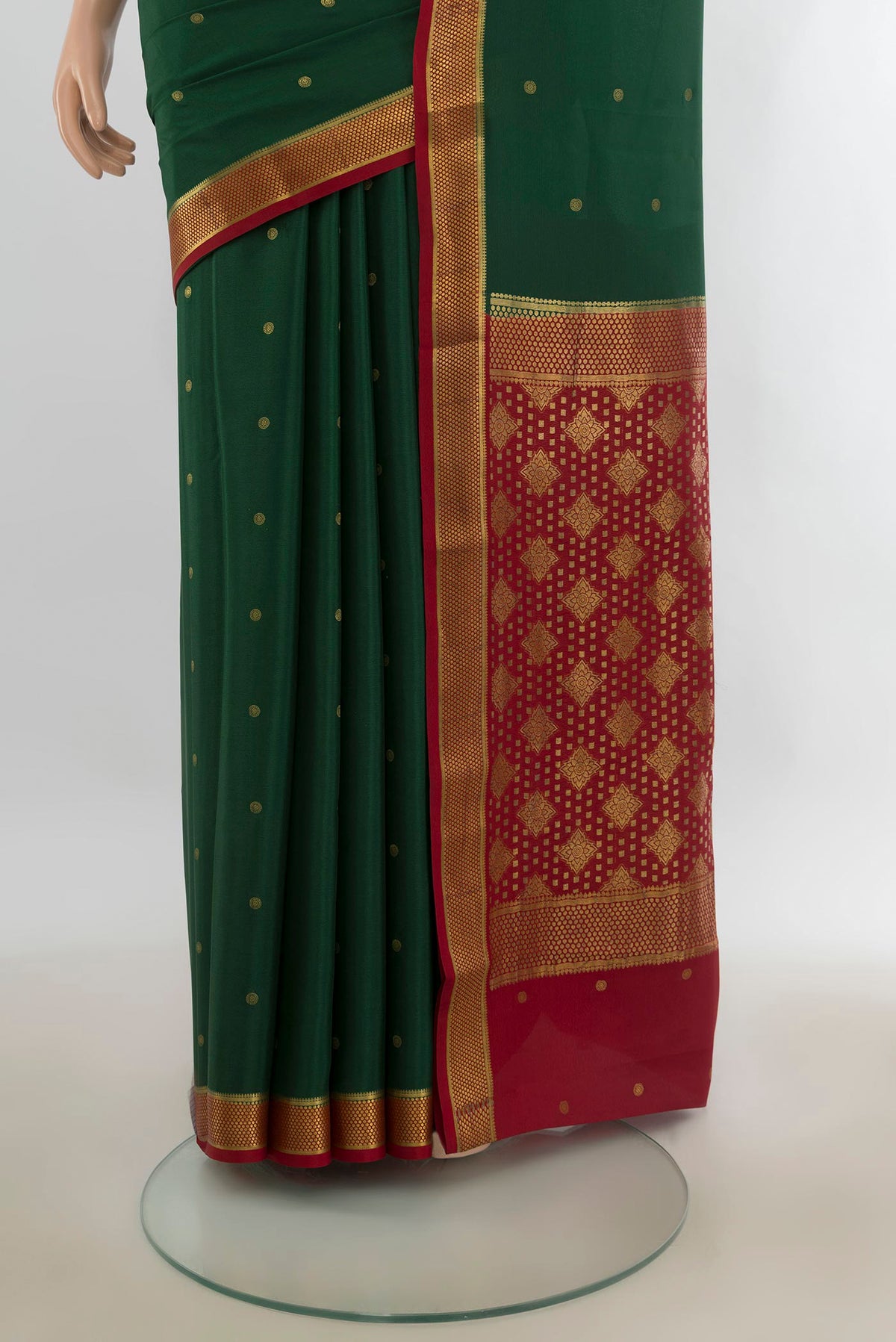 Pleats and pallu of Green Mysore Crepe Saree with Zari Butta on the body and Zari Border. 