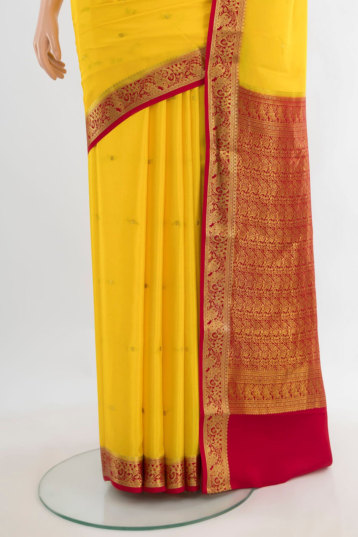 Pleats and pallu of Yellow Mysore Crepe Saree with Zari Butta on the body and Zari Border. 