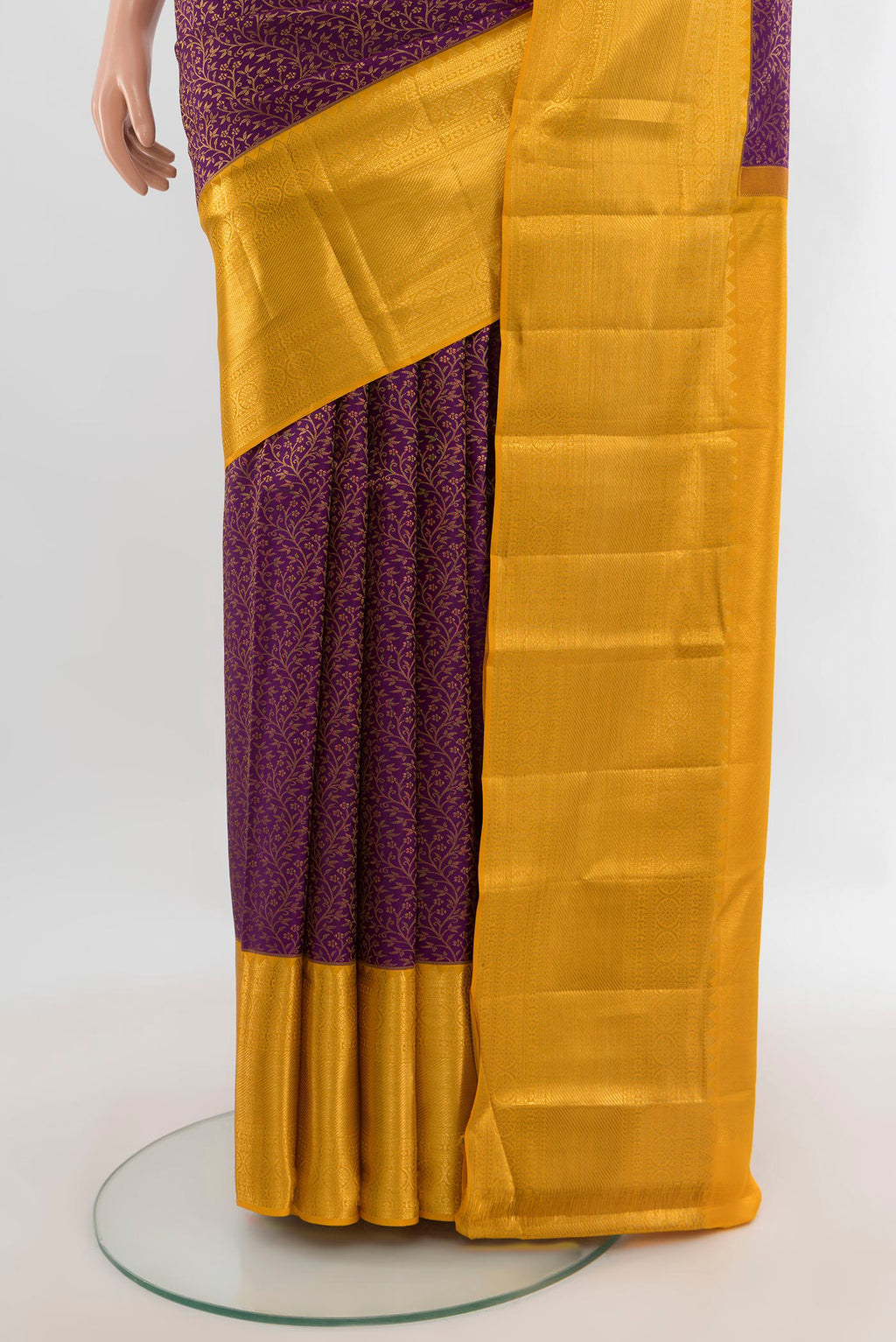 Pleats and pallu of Pure Silk Magenta Kanjivaram Saree with Zari Brocade on the body and Zari Border. 