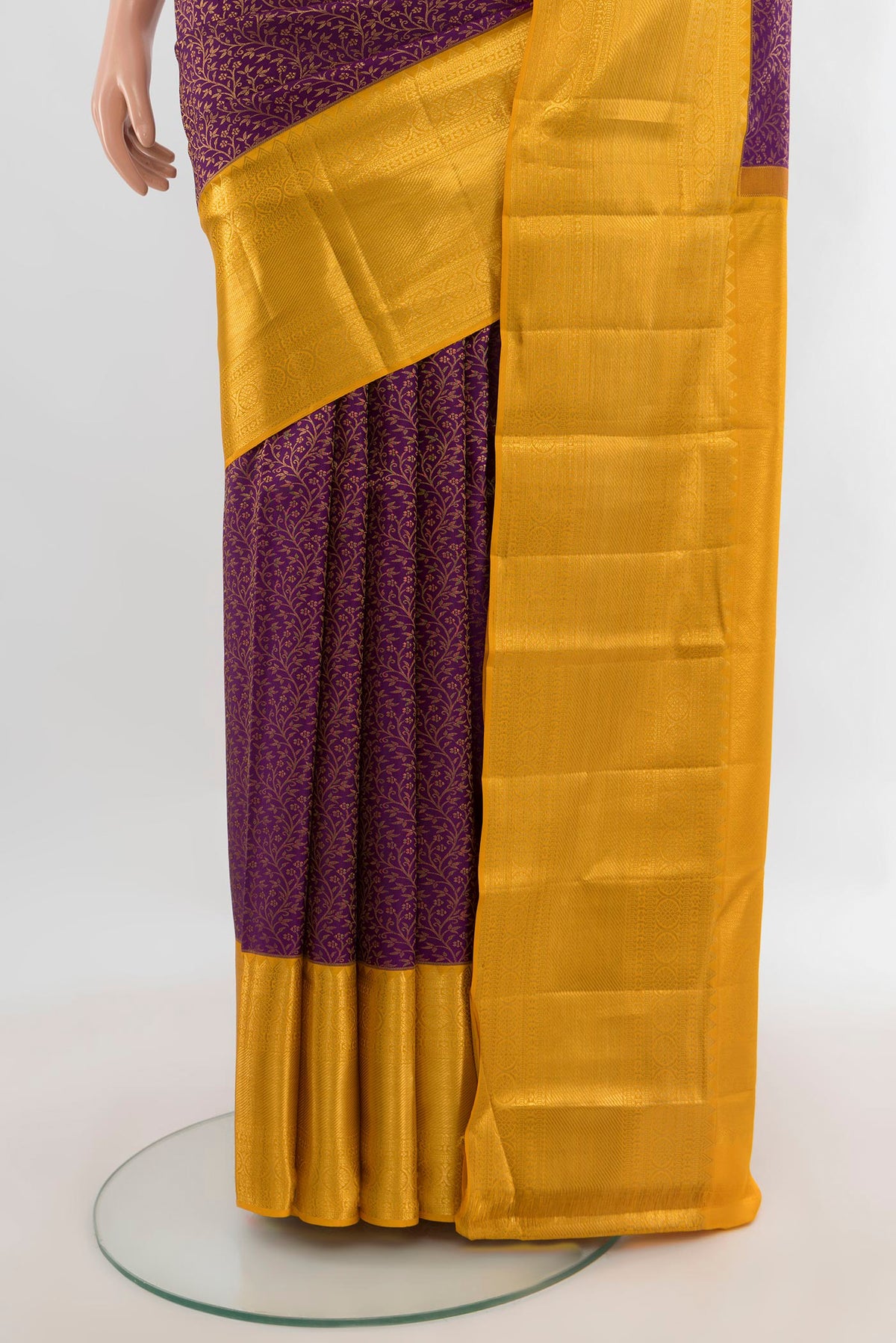 Pleats and pallu of Pure Silk Magenta Kanjivaram Saree with Zari Brocade on the body and Zari Border. 