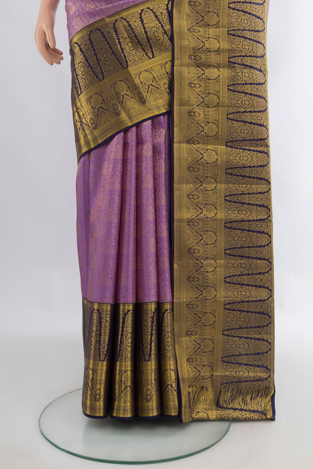 Pleats and pallu of Pure Silk Lavender Kanjivaram Saree with Zari Brocade on the body and Zari Border. 