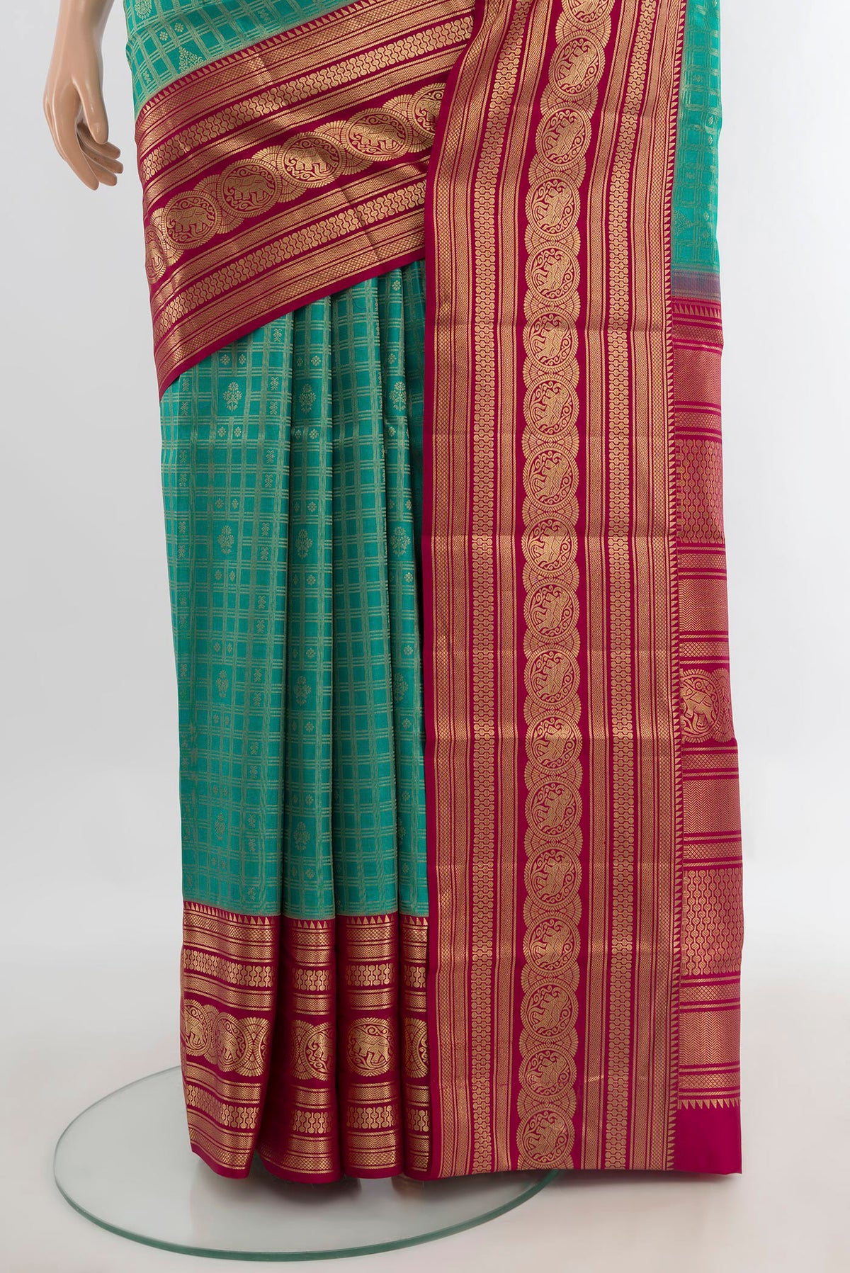 Pleats and pallu of Pure Silk Sea Green Kanjivaram Saree with Zari Brocade on the body and Zari Border. 