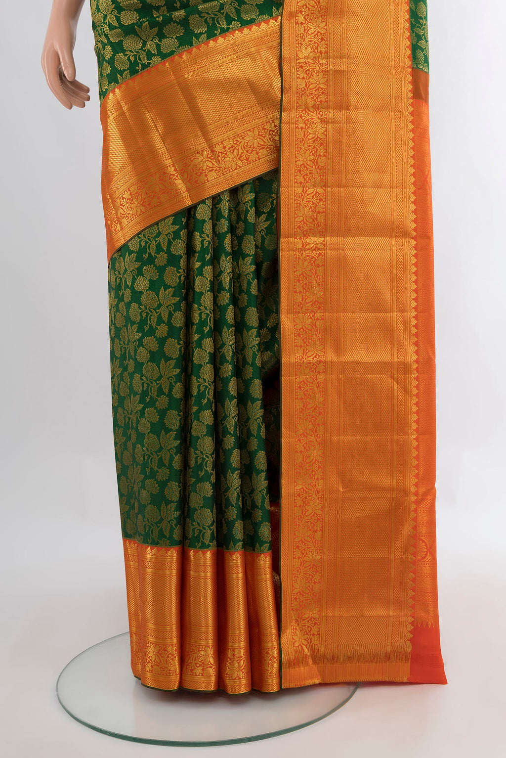 Pleats and pallu of Pure Silk Green Kanjivaram Saree with Zari Brocade on the body and Zari Border. 