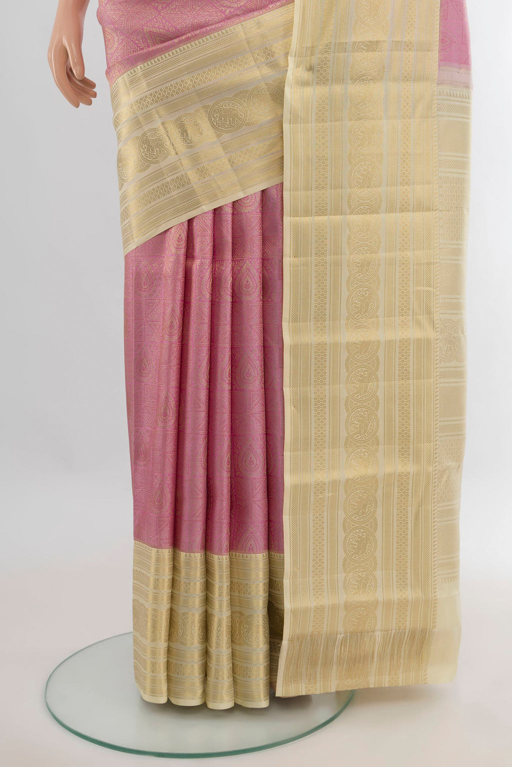 Pleats and pallu of Pure Silk Rose pink Kanjivaram Saree with Zari Brocade on the body and Zari Border. 