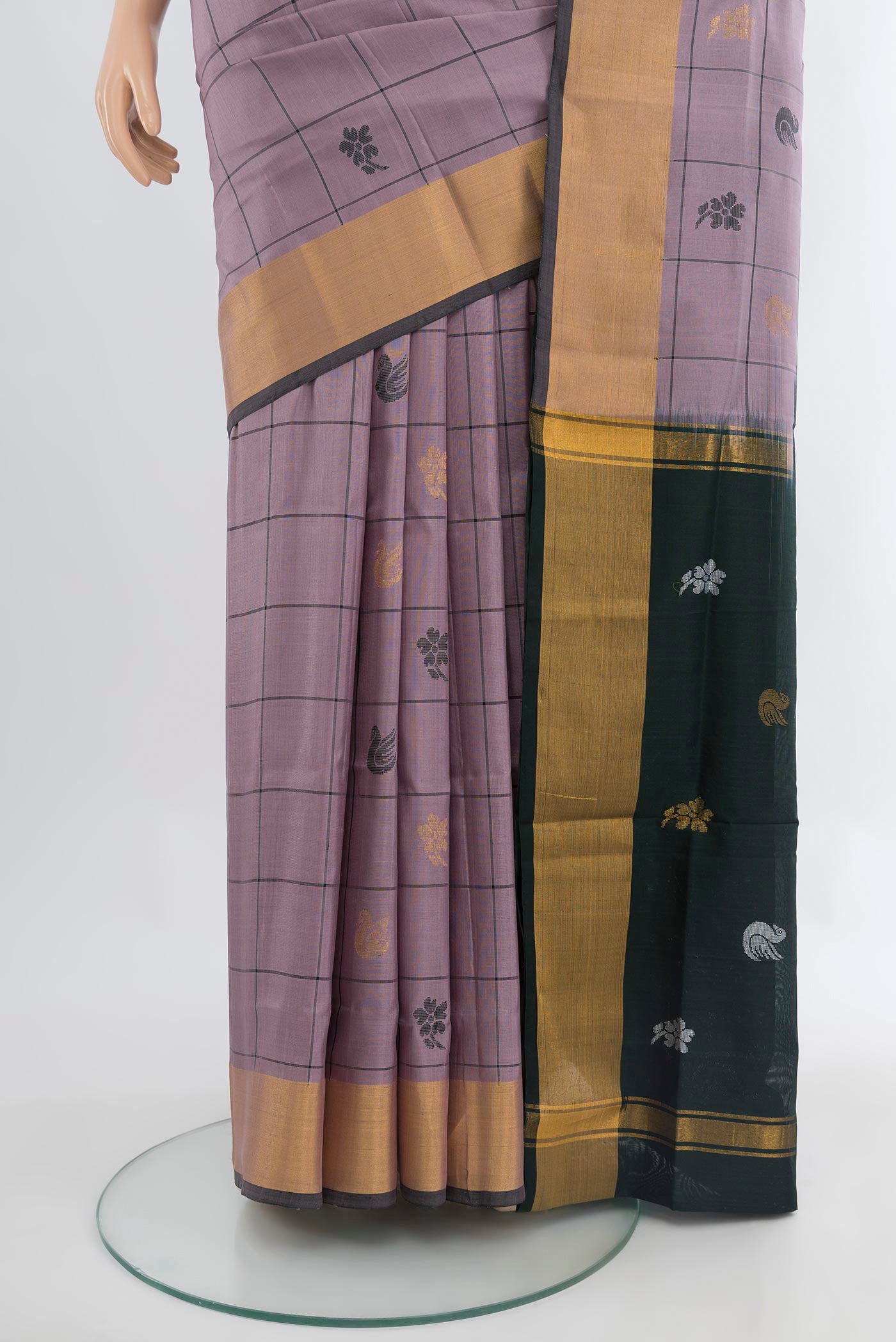 Pleats and pallu of Lavender Uppada Silk Saree with Checked design on the body and Zari Border. 