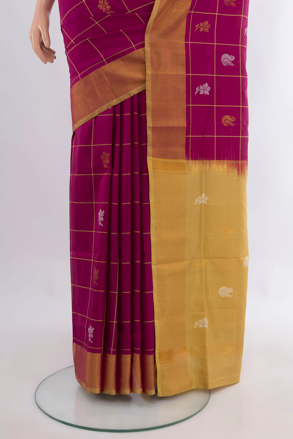 Pleats and pallu of Pure Silk Magenta Uppada Saree with Zari Butta on the body and Zari Border. 