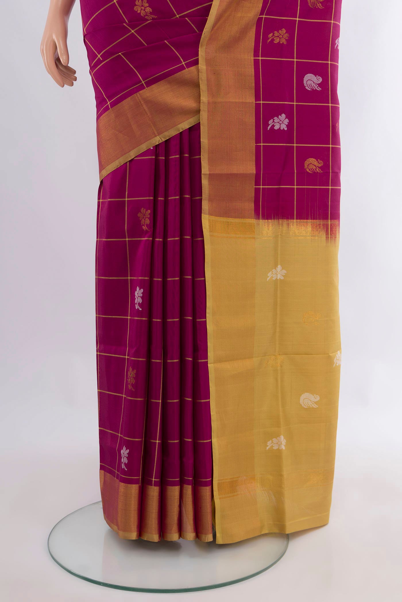 Pleats and pallu of Pure Silk Magenta Uppada Saree with Zari Butta on the body and Zari Border. 