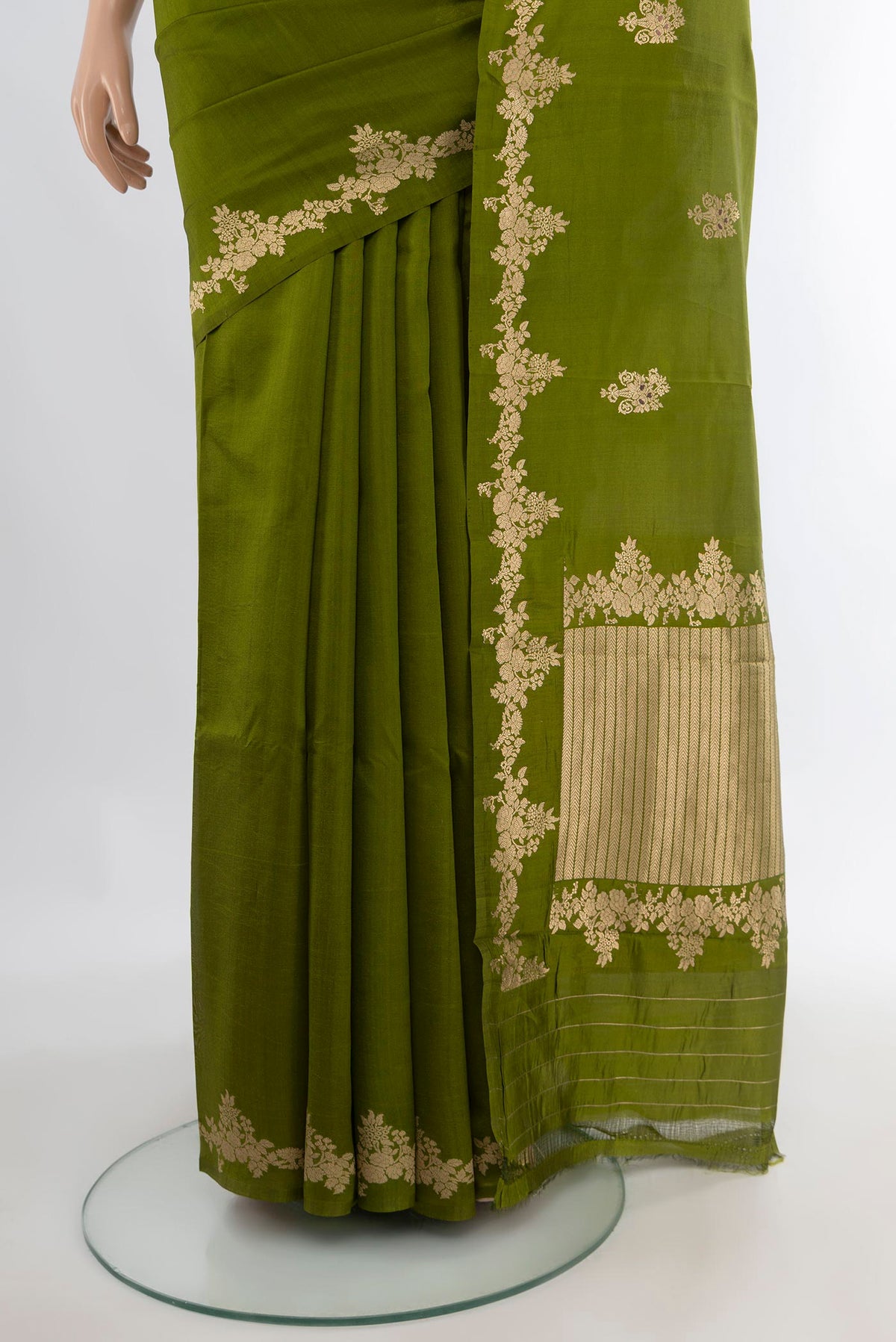 Pleats and pallu of Pure Silk Mehandi Green Banarasi Katan Saree with Zari Butta on the body and Zari Border. 