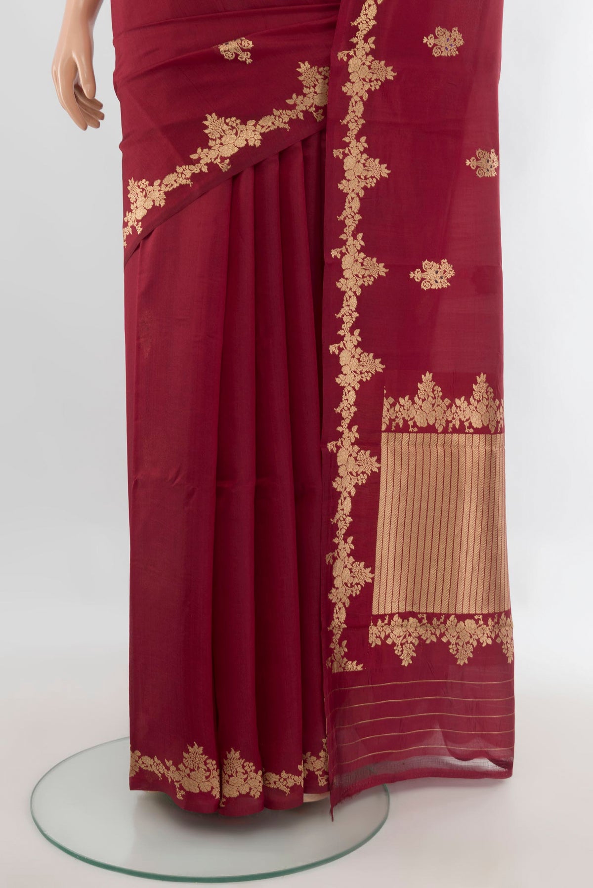 Pleats and pallu of Pure Silk Red Banarasi Katan Saree with Zari Butta on the body and Zari Border. 