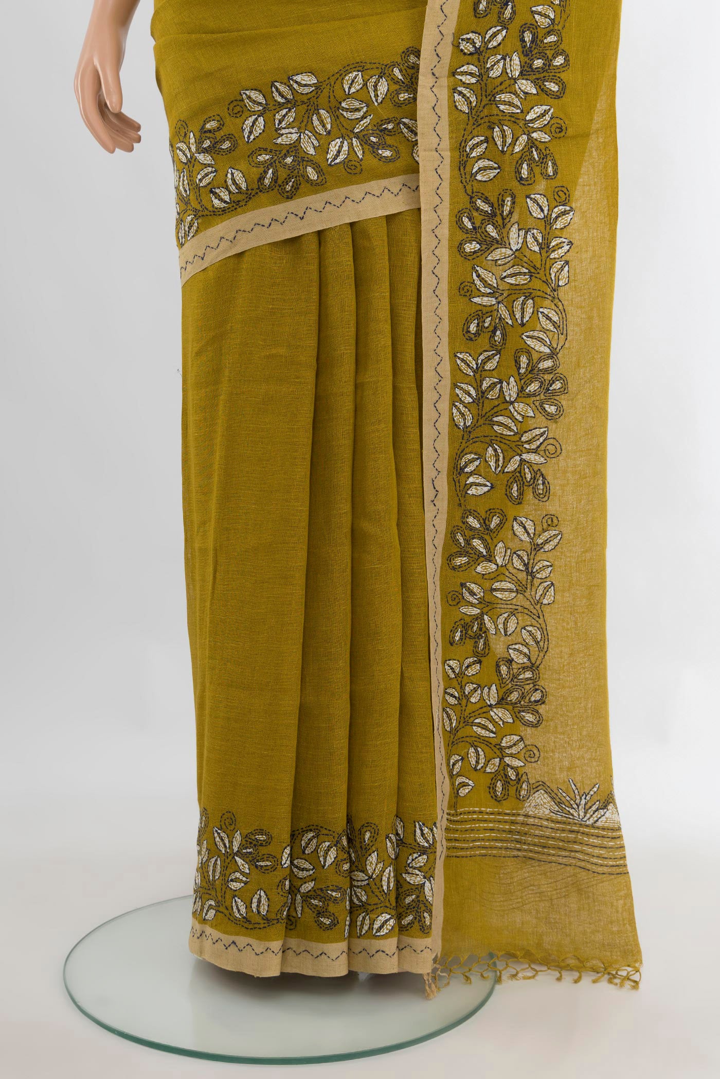Pleats and pallu of Pure Silk Mehandi Green Linen Saree with Plain Body and Embroidery Border. 