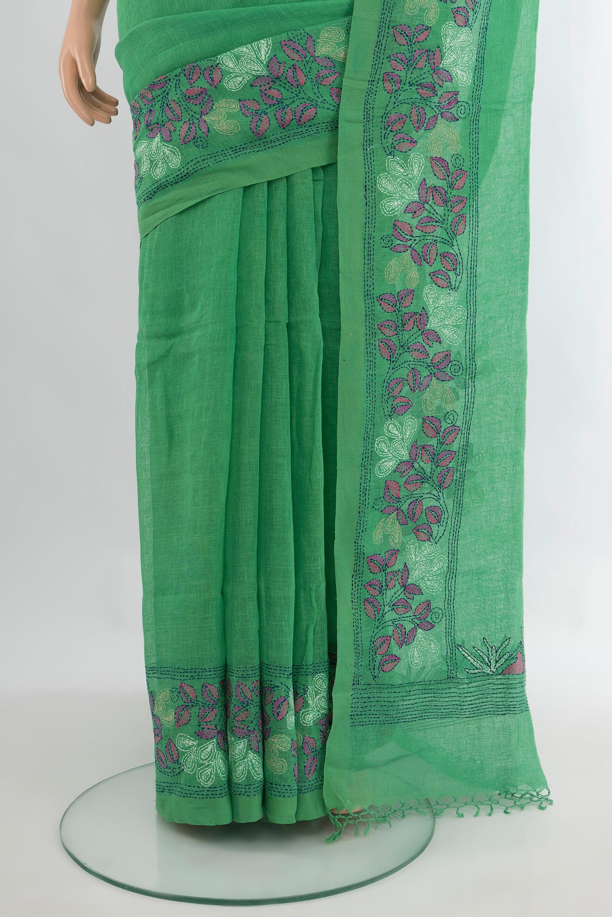 Pleats and pallu of Pure Silk Sea Green Linen Saree with Plain Body and Embroidery Border. 