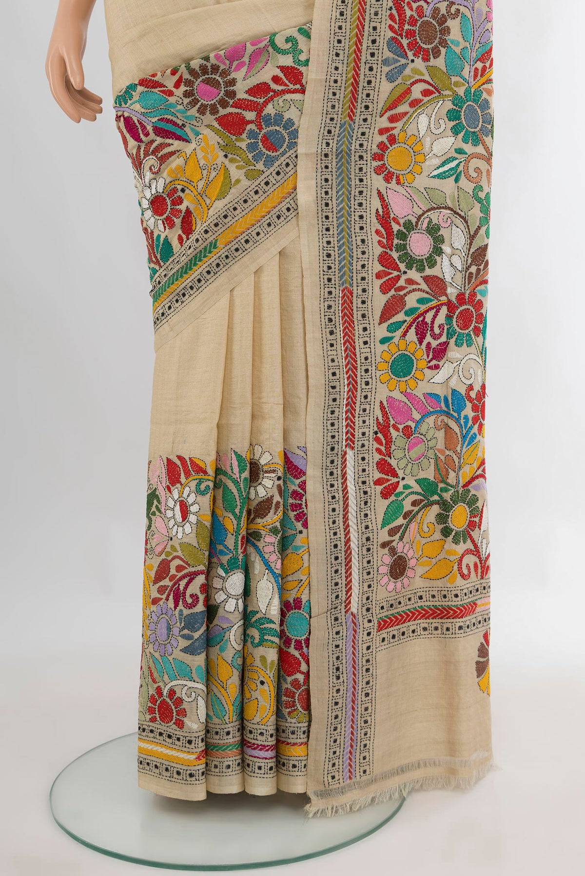 Pleats and pallu of Cream Tussar Saree with Kantha Work on the body and Embroidery Border. 