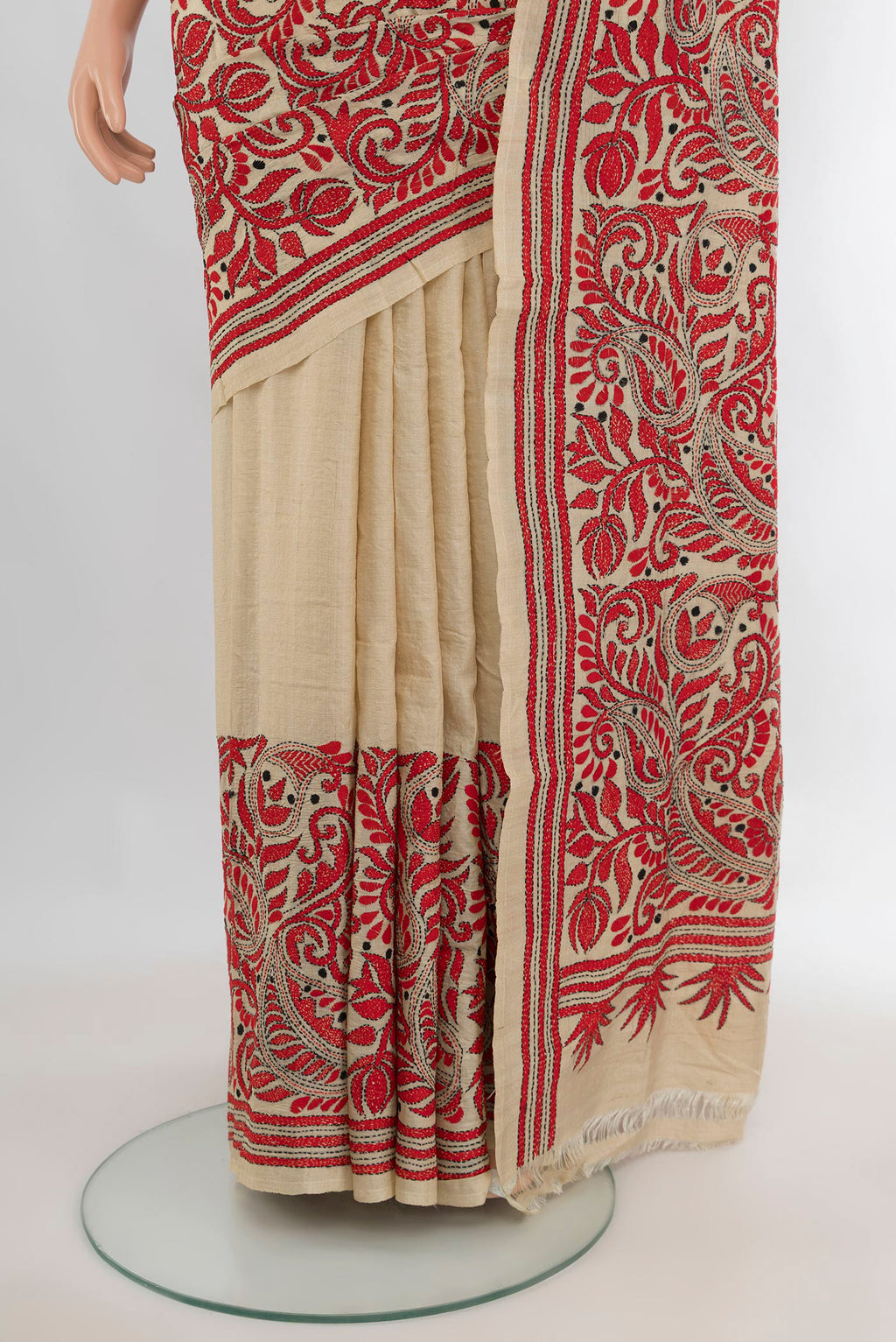 Pleats and pallu of Beige Tussar Saree with Kantha Work on the body and Thread Embroidery Border. 