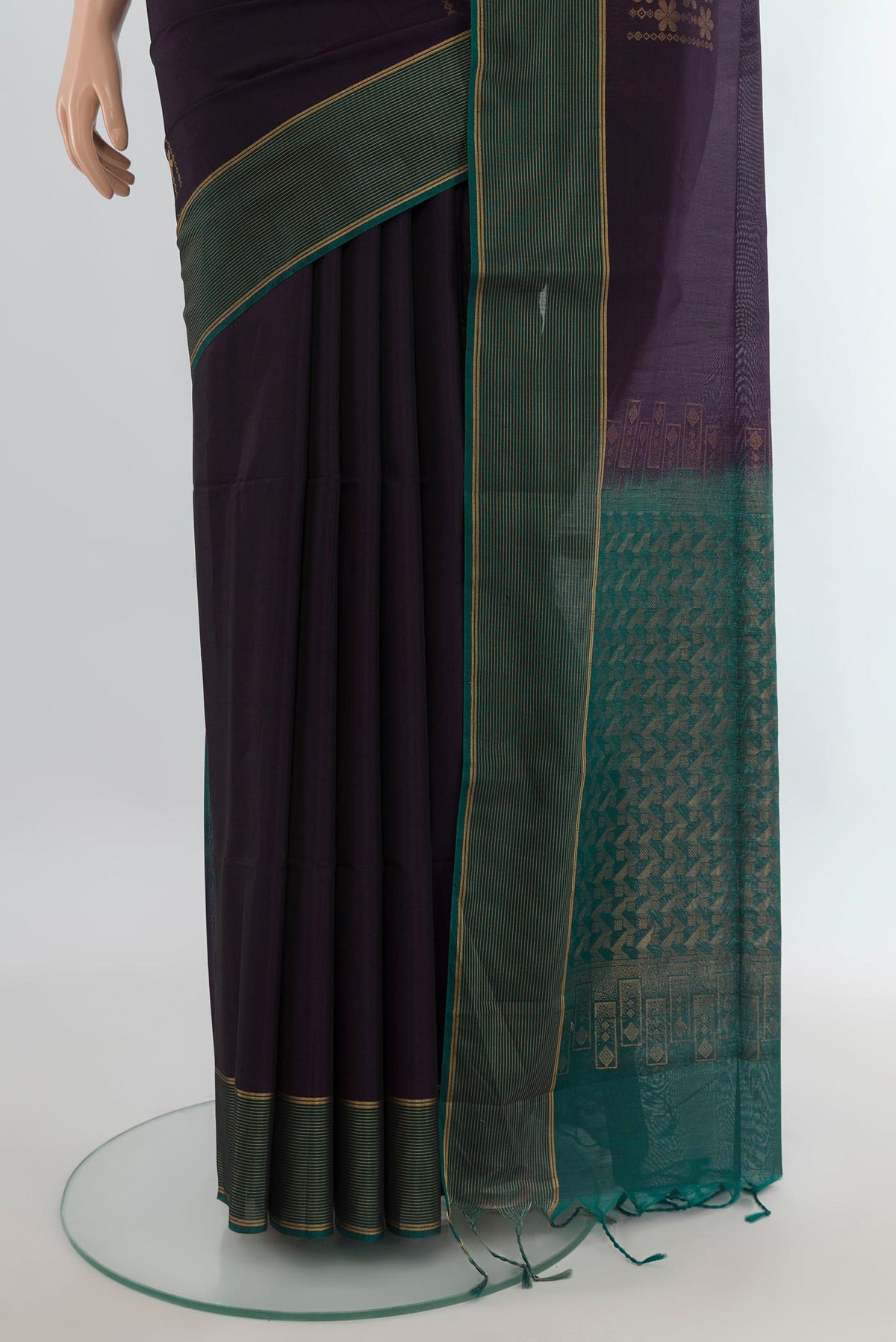 Pleats and pallu of Navy Blue Silk Cotton Saree with Zari Butta on the body and Without Border. 