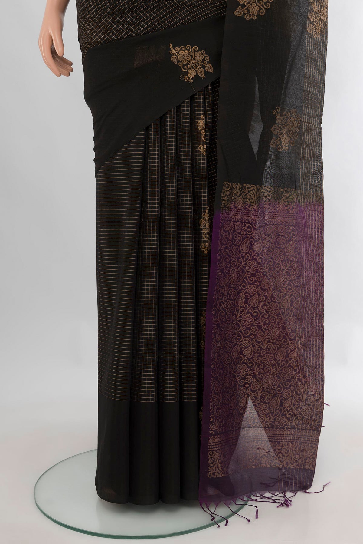 Pleats and pallu of Black Silk Cotton Saree with Checked design on the body and Plain Border. 