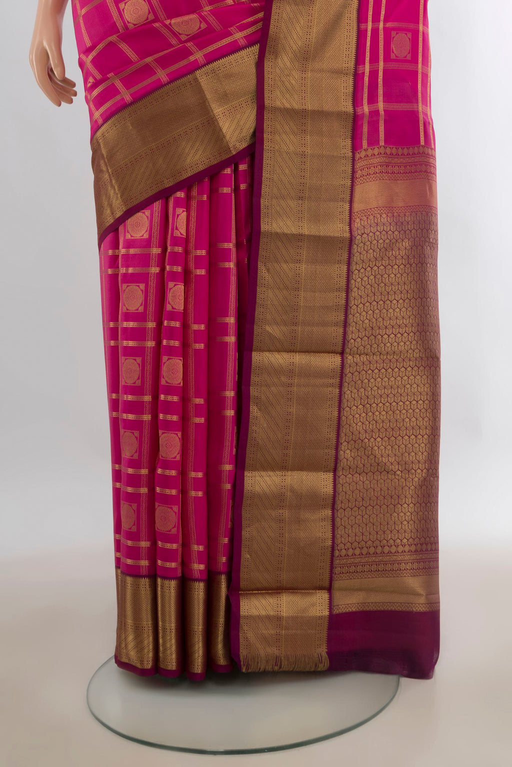 Pleats and pallu of Pure Silk Pink Kanchipuram Saree with Checked design on the body and Zari Border. 