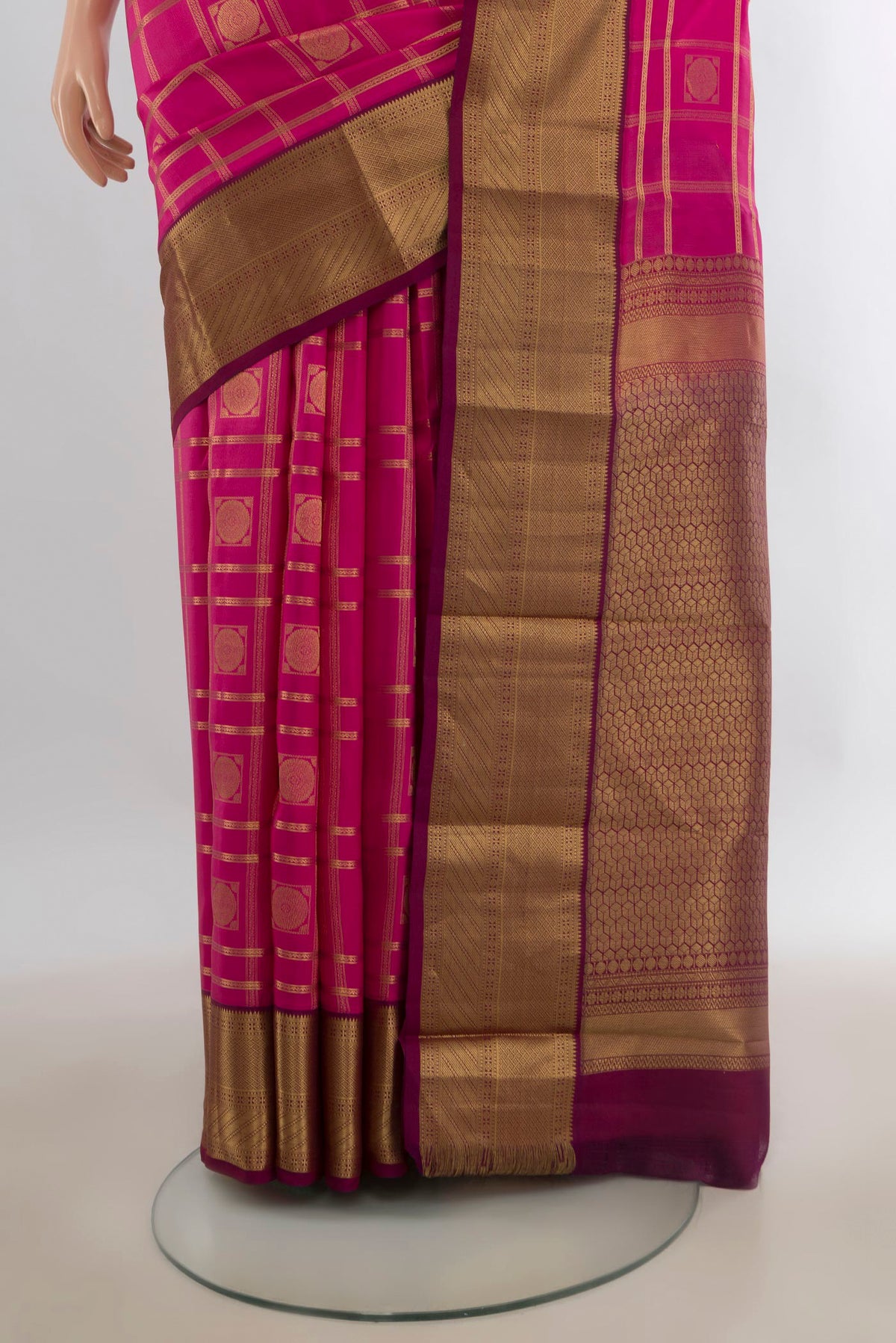 Pleats and pallu of Pure Silk Pink Kanchipuram Saree with Checked design on the body and Zari Border. 