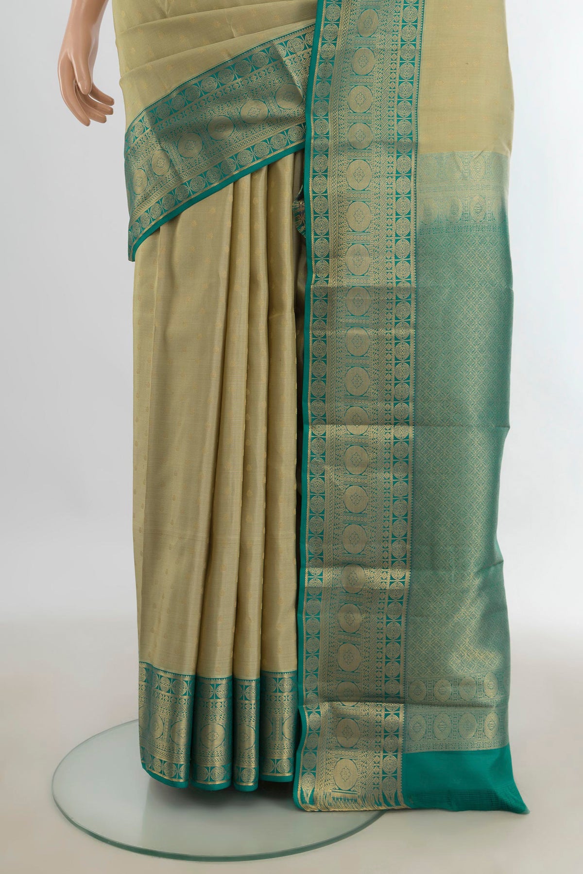 Pleats and pallu of Pure Silk Olive Green Kanchipuram Saree with Zari Butta on the body and Silk Border. 