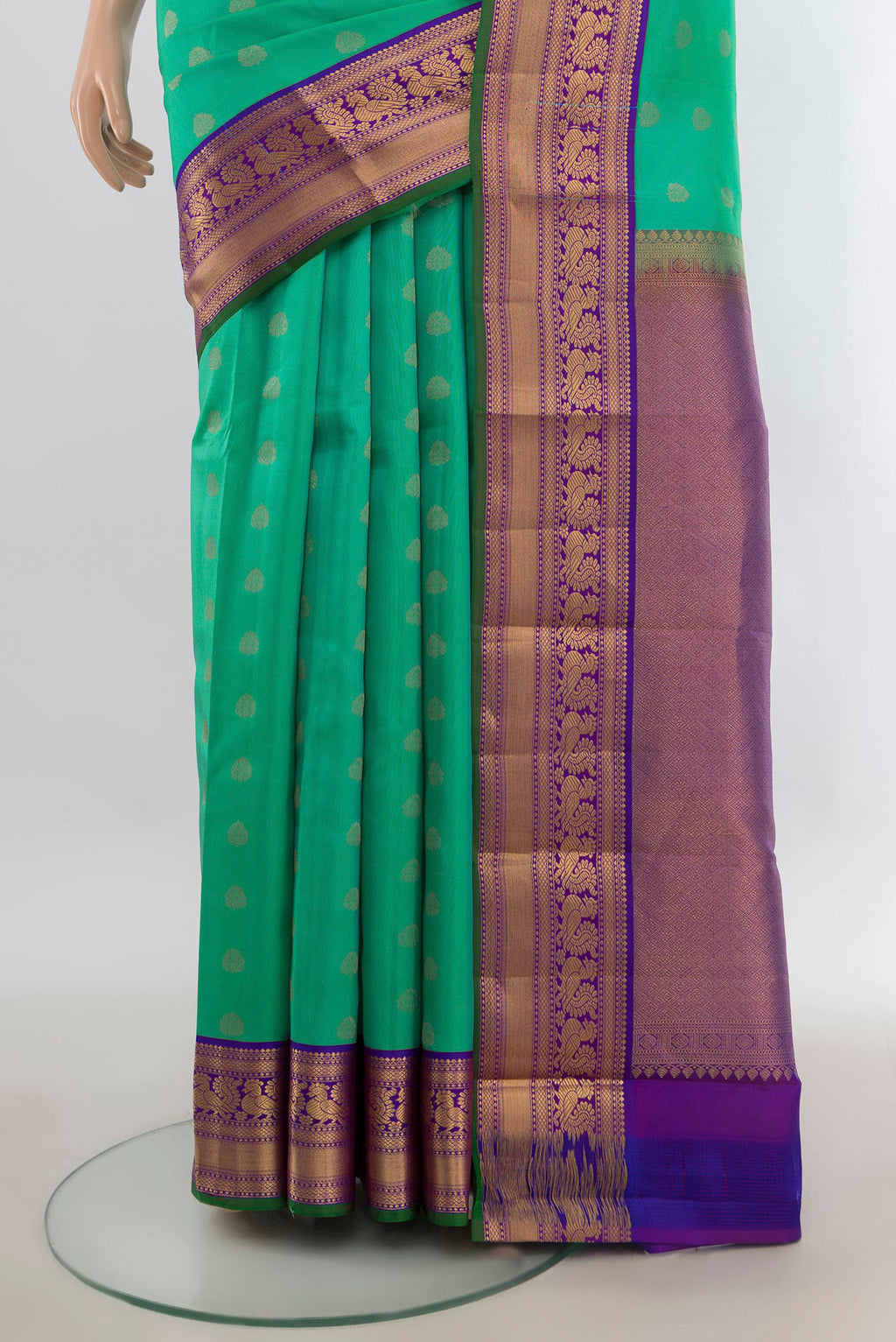 Pleats and pallu of Pure Silk Sea Green Kanchipuram Saree with Zari Butta on the body and Zari Border. 