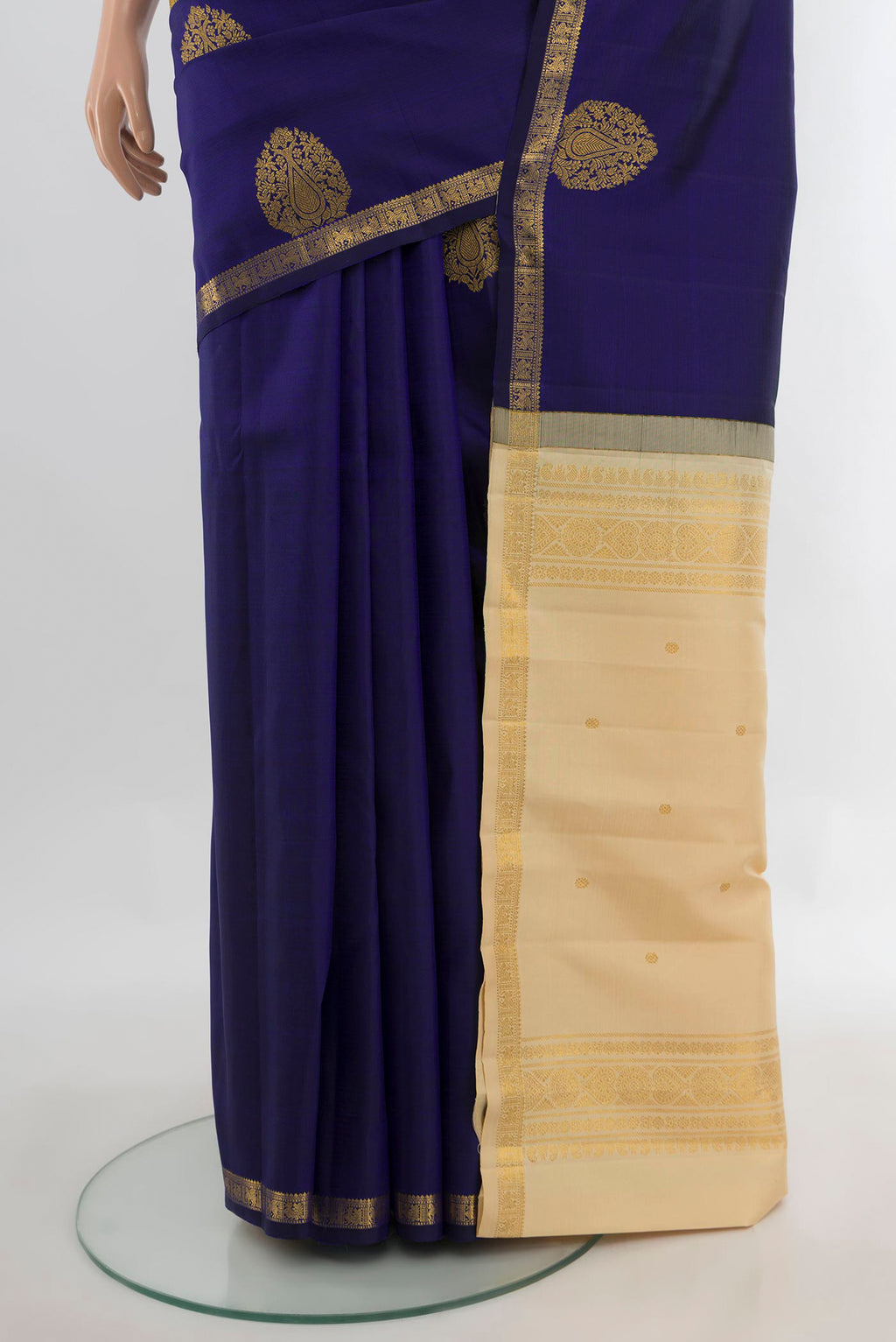 Pleats and pallu of Pure Silk Navy Blue Kanchipuram Saree with Zari Butta on the body and Zari Border. 