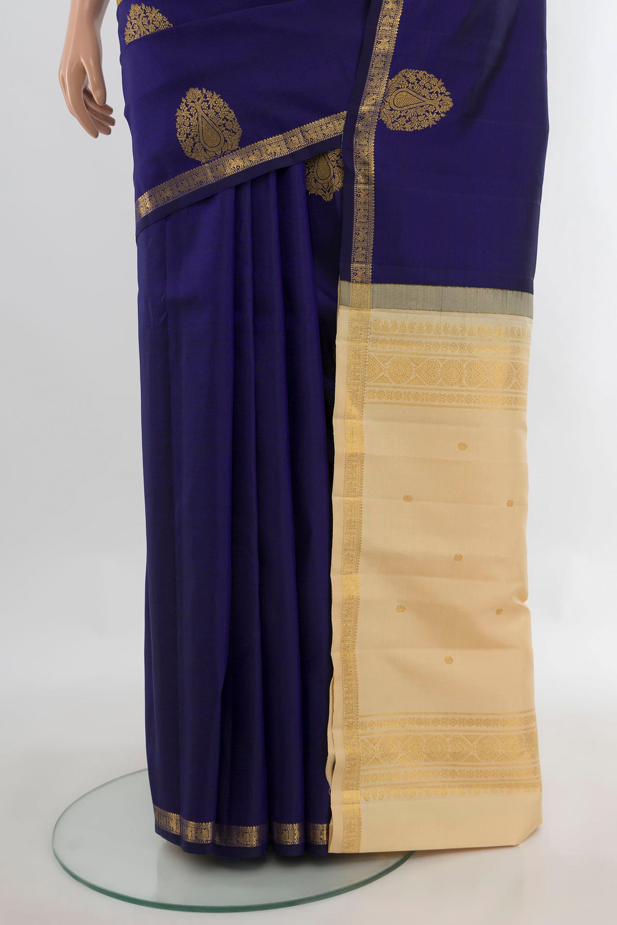 Pleats and pallu of Pure Silk Navy Blue Kanchipuram Saree with Zari Butta on the body and Zari Border. 