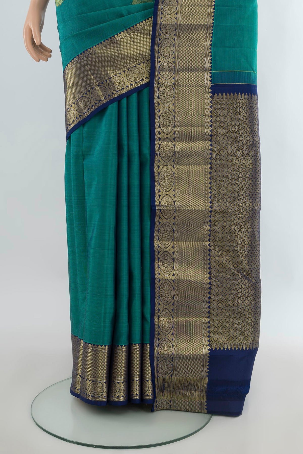 Pleats and pallu of Pure Silk Sea Green Kanchipuram Saree with Zari Butta on the body and Zari Border. 