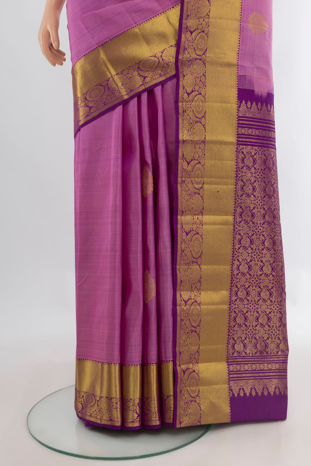 Pleats and pallu of Pure Silk Pink Kanchipuram Saree with Zari Butta on the body and Zari Border. 
