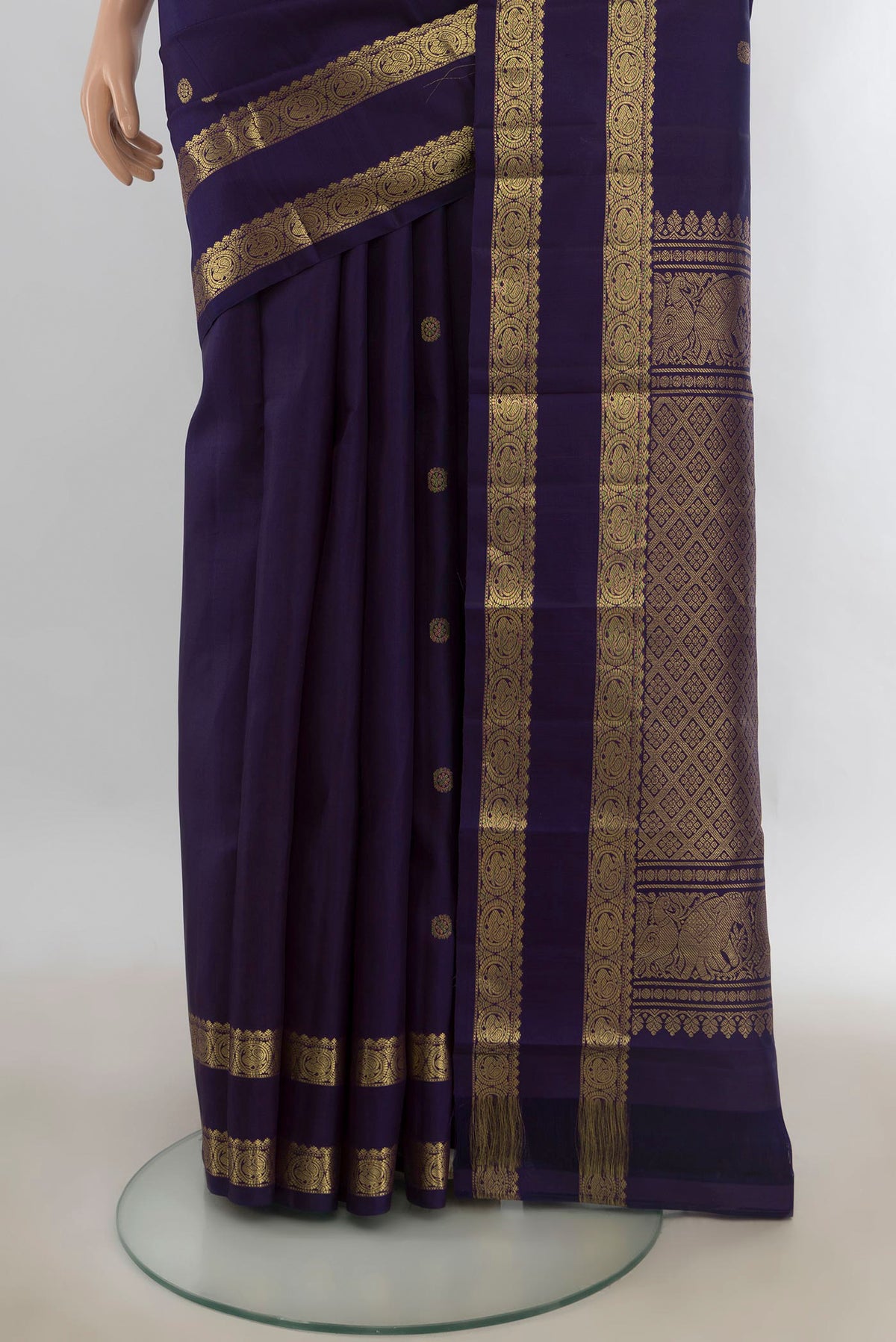 Pleats and pallu of Pure Silk Navy Blue Kanchipuram Saree with Zari Butta on the body and Zari Border. 
