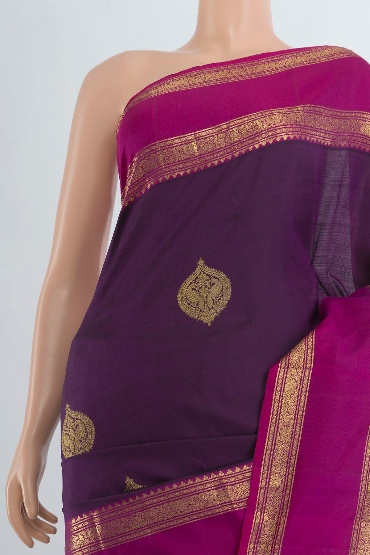 Border image of Pure Silk Violet Kanchipuram Saree with Zari Butta on the body and Silk Border. 