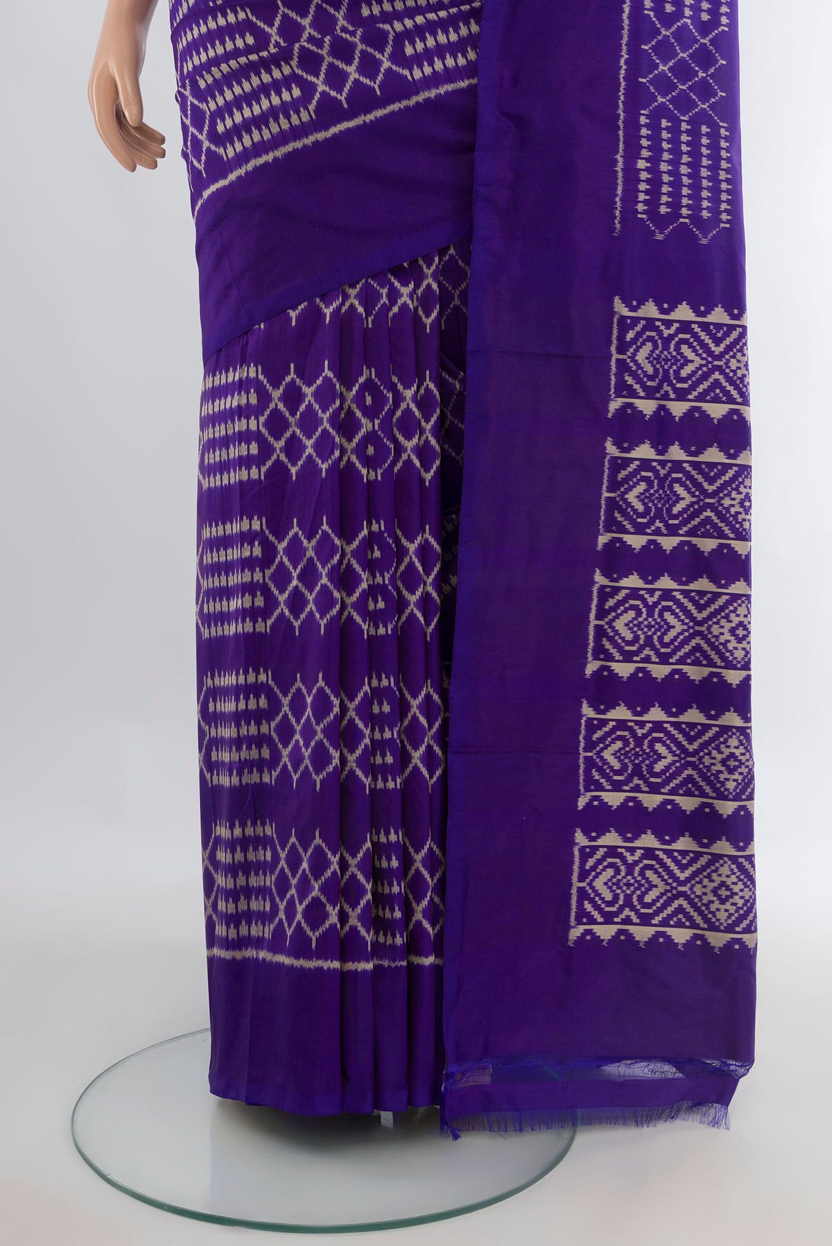 Pleats and pallu of Pure Silk Violet Pochampally Saree with Pure Ikat on the body and Plain Border. 