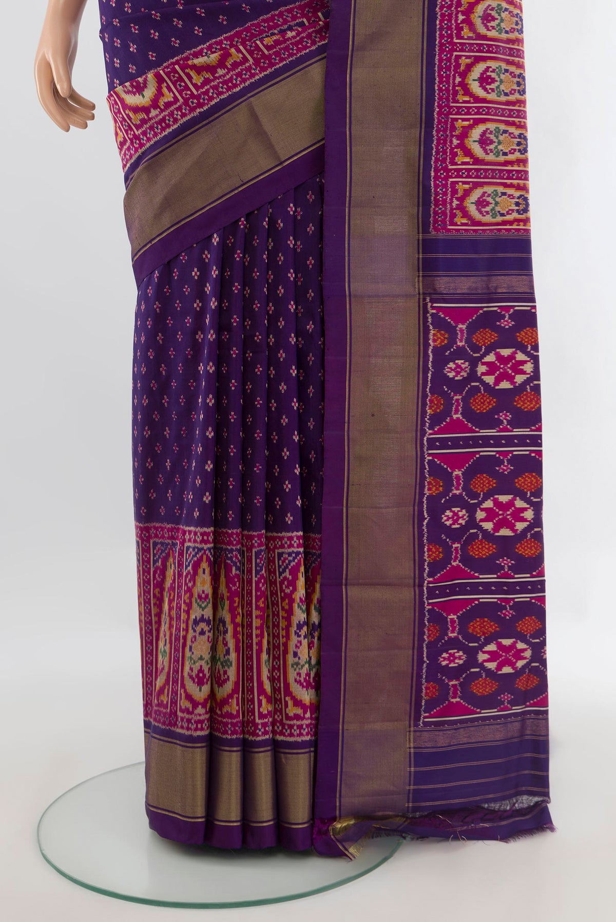 Pleats and pallu of Pure Silk Violet Pochampally Saree with Pure Ikat on the body and Zari Border. 