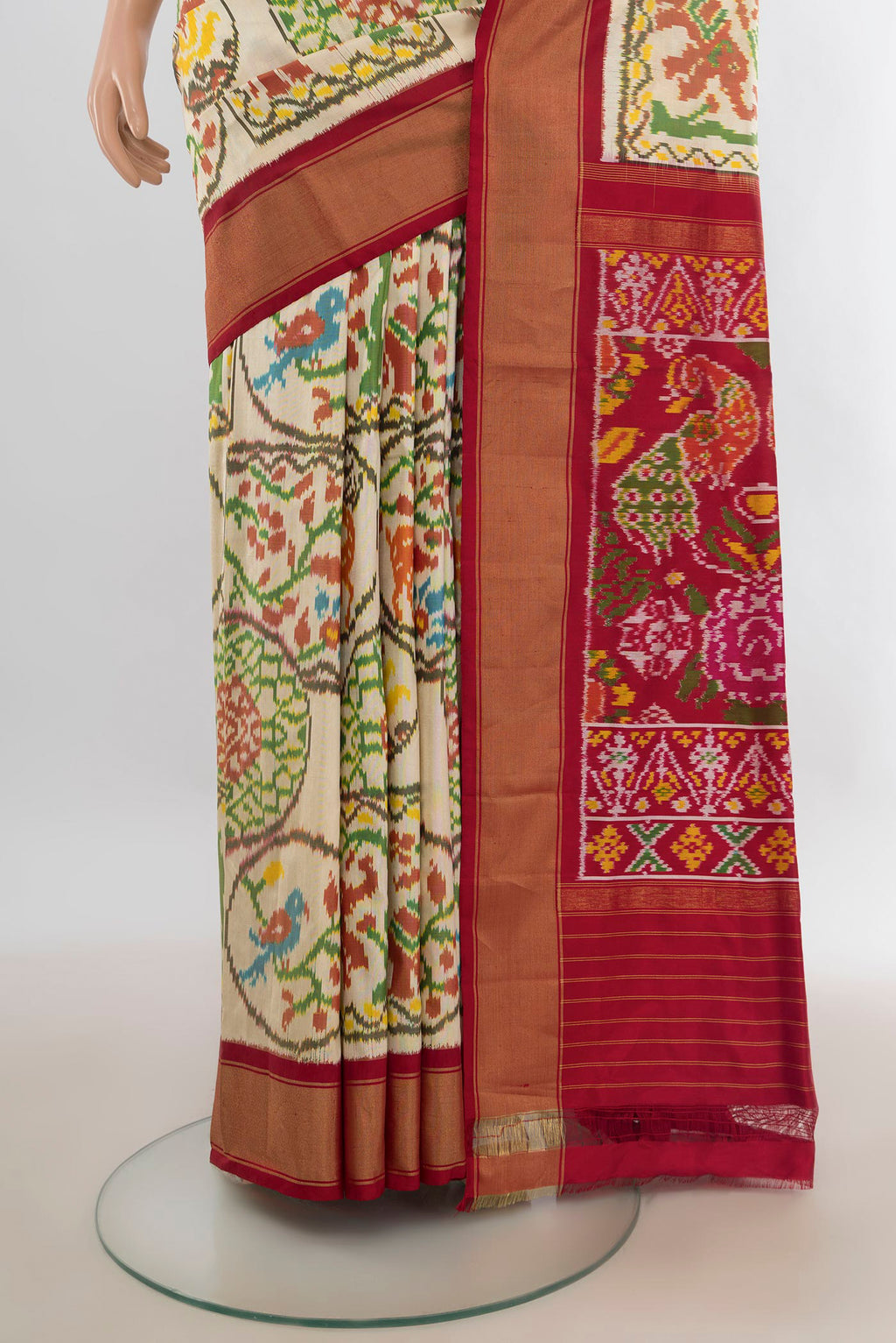 Pleats and pallu of Pure Silk Acid Green Pochampally Saree with Pure Ikat on the body and Zari Border. 