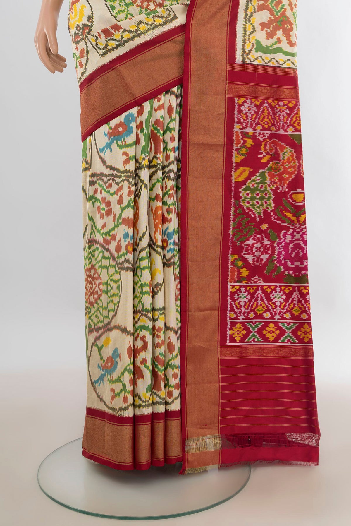 Pleats and pallu of Pure Silk Acid Green Pochampally Saree with Pure Ikat on the body and Zari Border. 