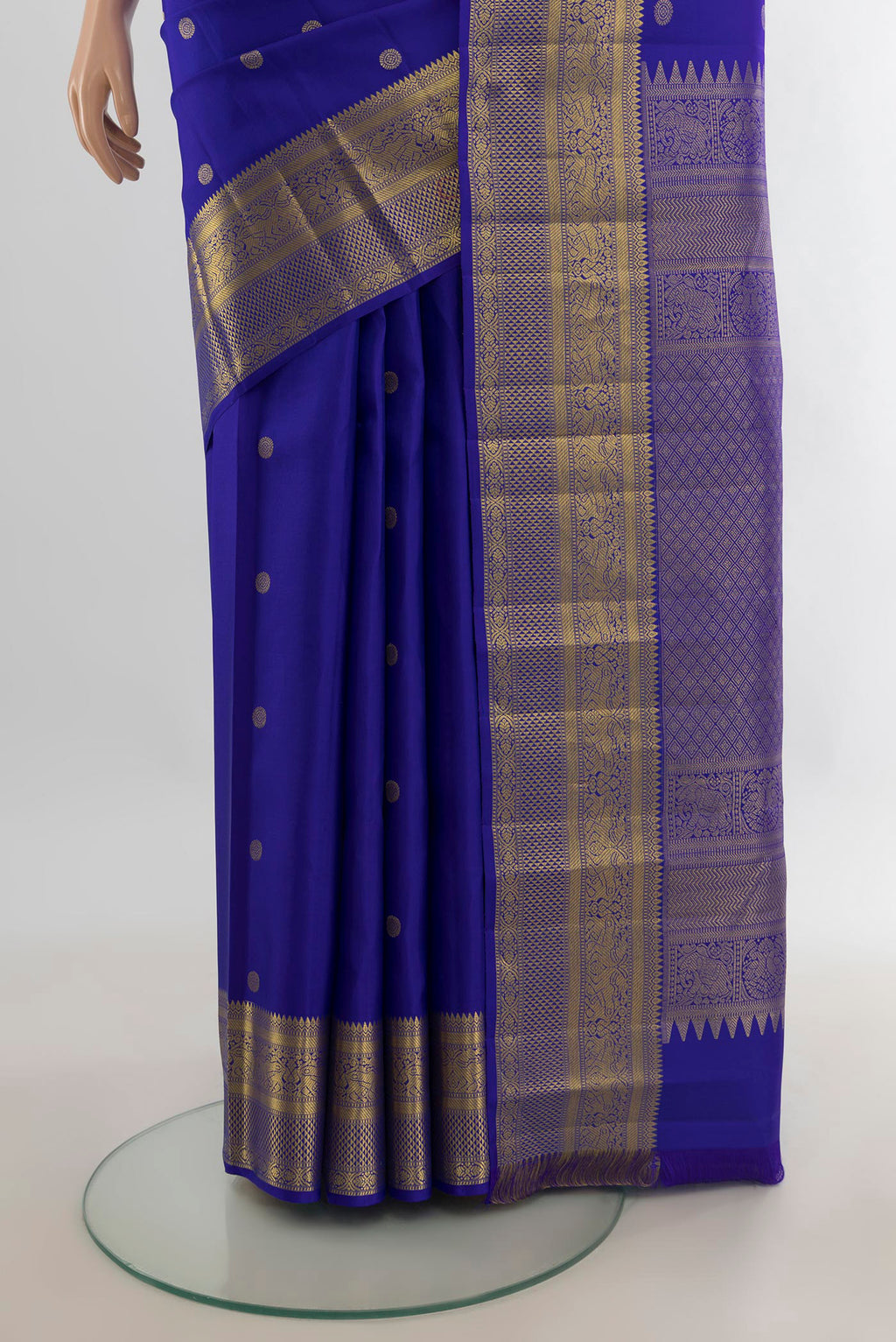 Pleats and pallu of Pure Silk Royal Blue Kanchipuram Saree with Zari Butta on the body and Zari Border. 