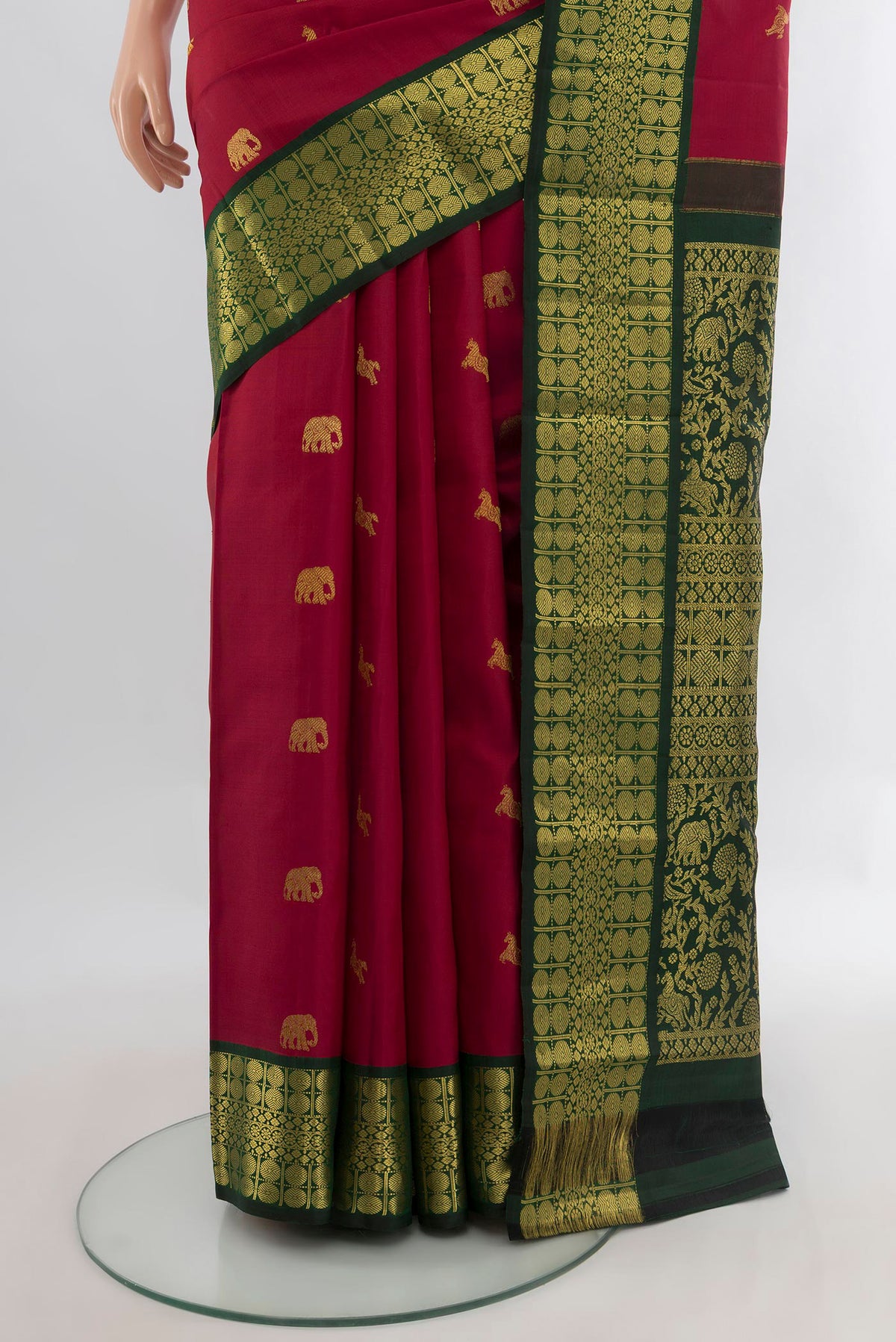 Pleats and pallu of Pure Silk Deep Red Kanjivaram Saree with Zari Butta on the body and Zari Border. 