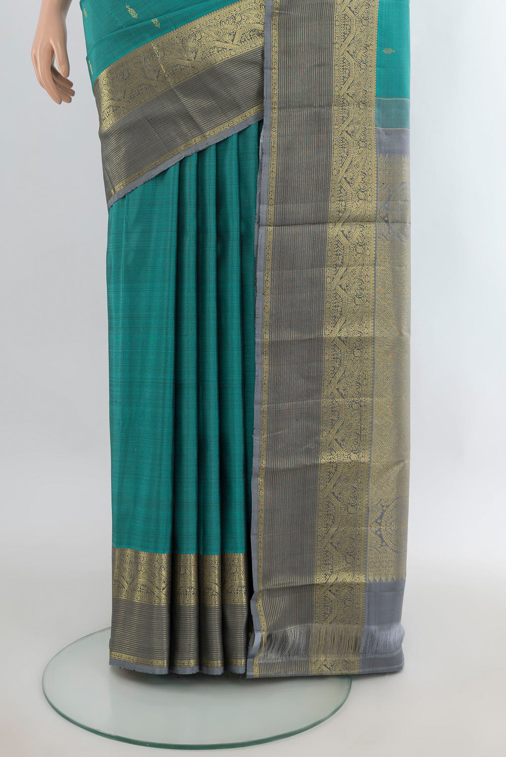 Pleats and pallu of Pure Silk Teal Kanchipuram Saree with Zari Butta on the body and Zari Border. 