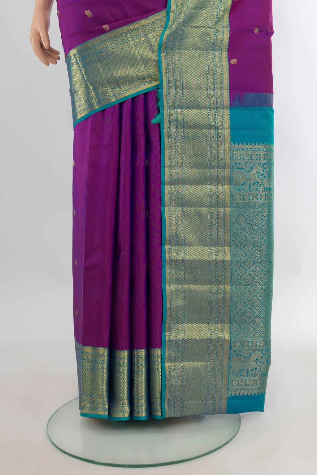 Pleats and pallu of Pure Silk Purple Kanchipuram Saree with Zari Butta on the body and Zari Border. 