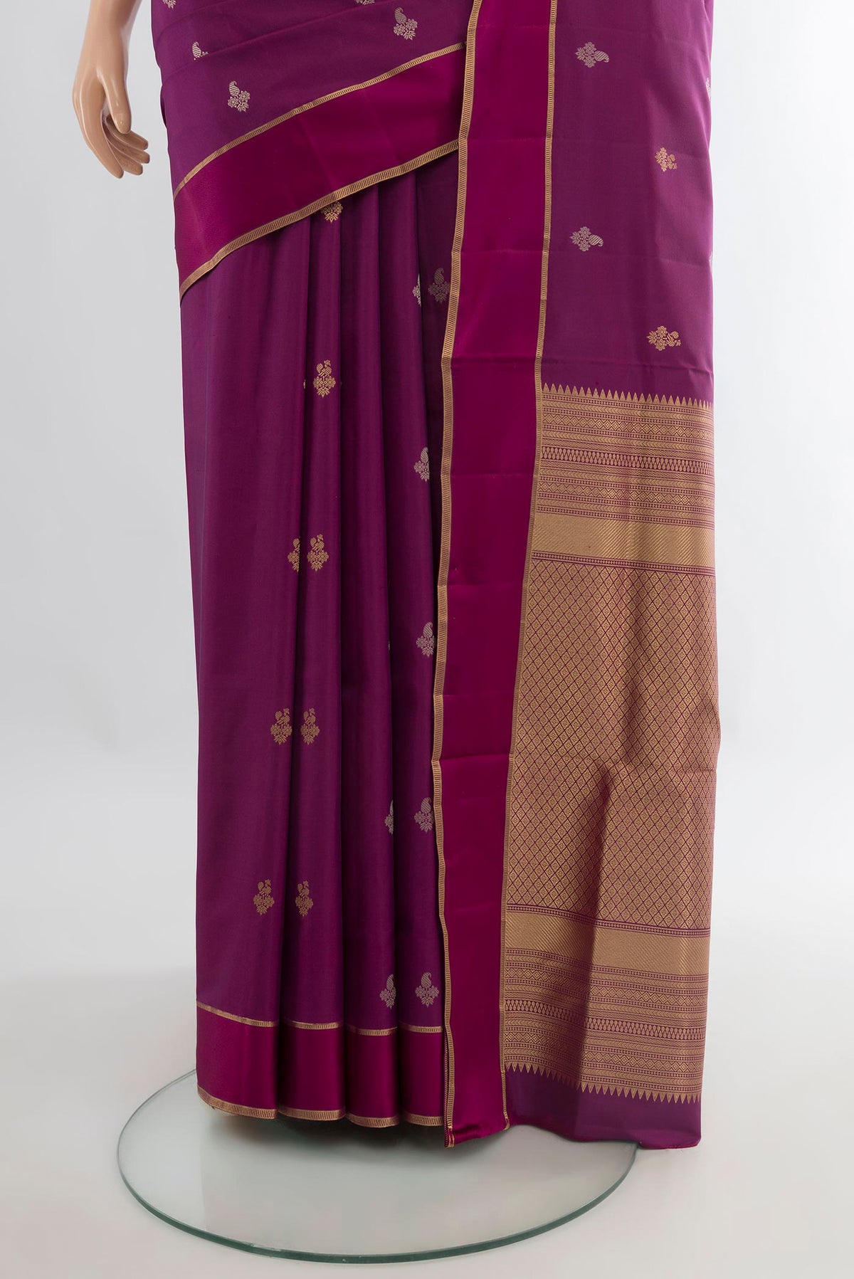 Pleats and pallu of Pure Silk Magenta Kanchipuram Saree with Zari Butta on the body and Plain Border. 
