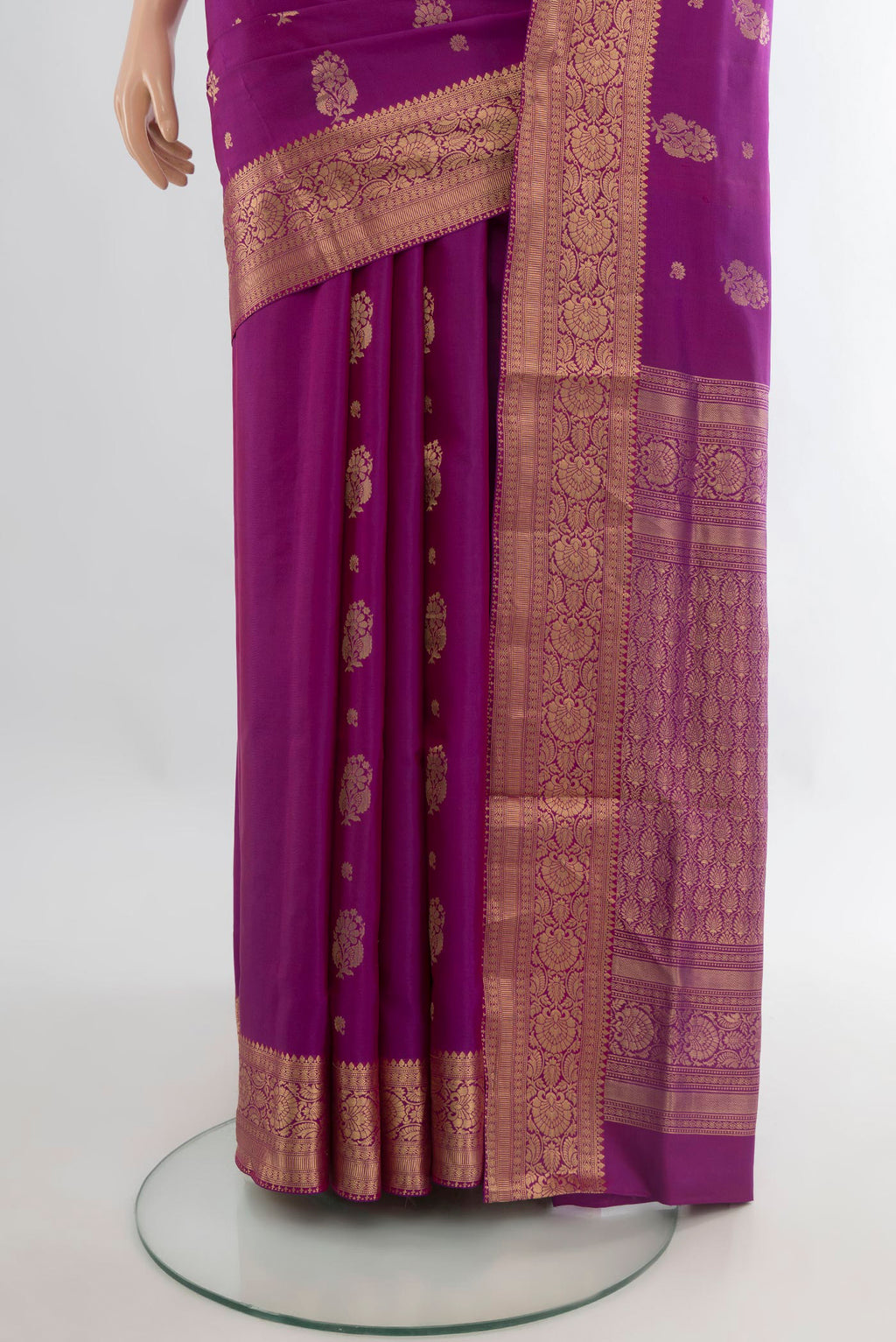 Pleats and pallu of Pure Silk Magenta Soft Saree with Zari Butta on the body and Zari Border. 